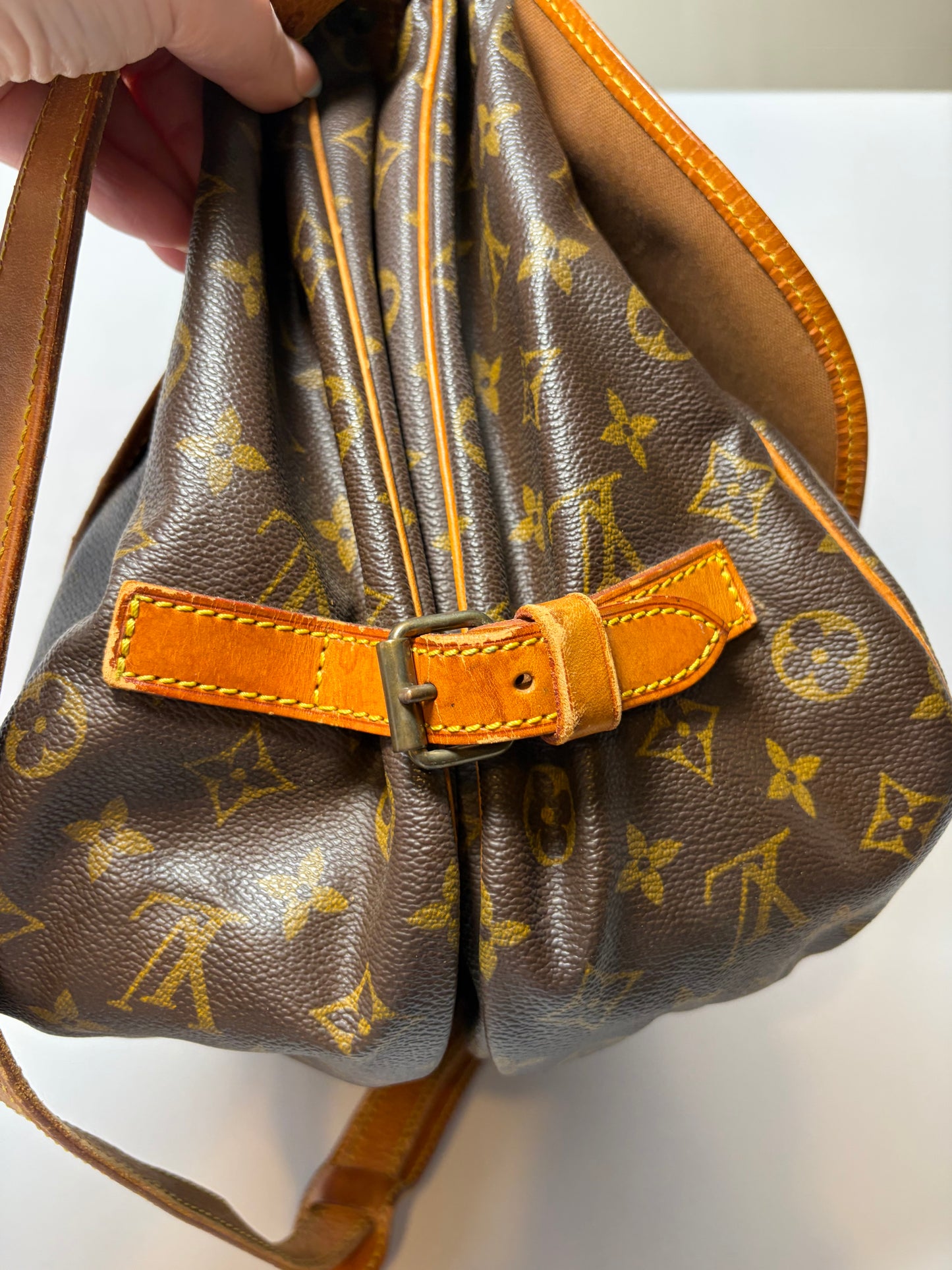 Louis Vuitton Saumur 35 monogram crossbody/shoulder bag