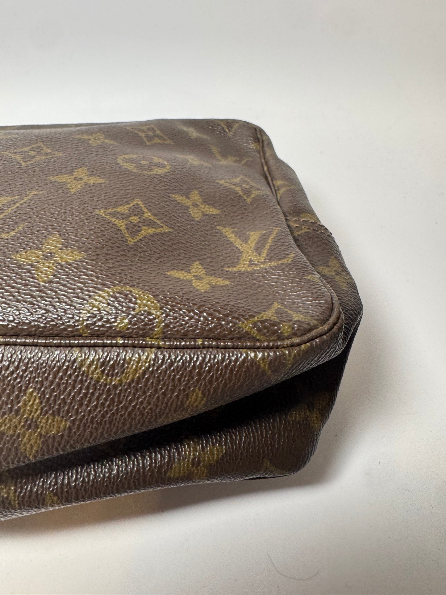 Louis Vuitton Trousse 28 Monogram Toiletry Pouch