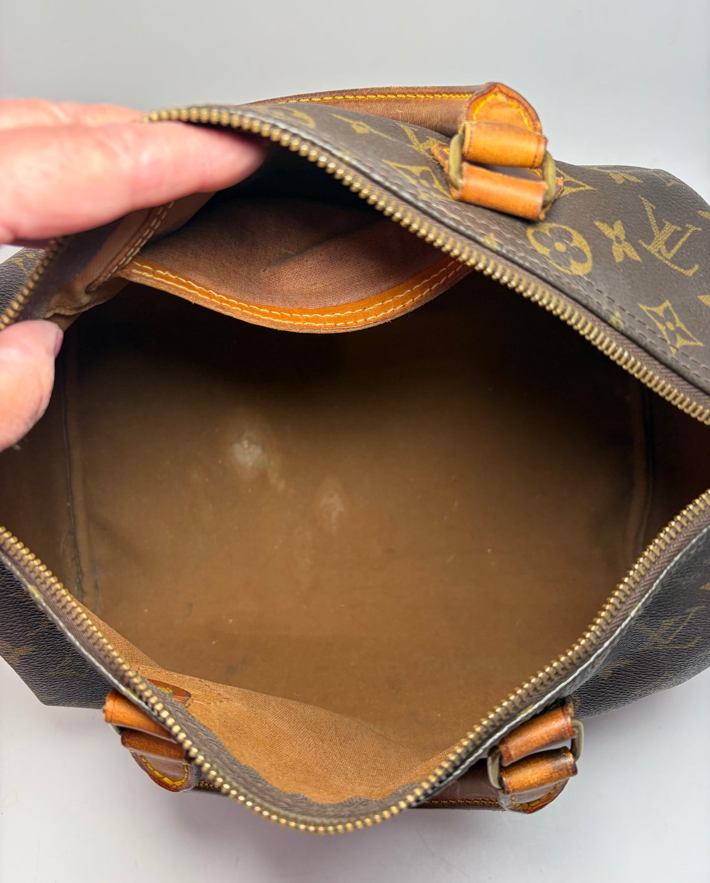 Louis Vuitton Speedy 30 Monogram w/Certificate of Authenticity