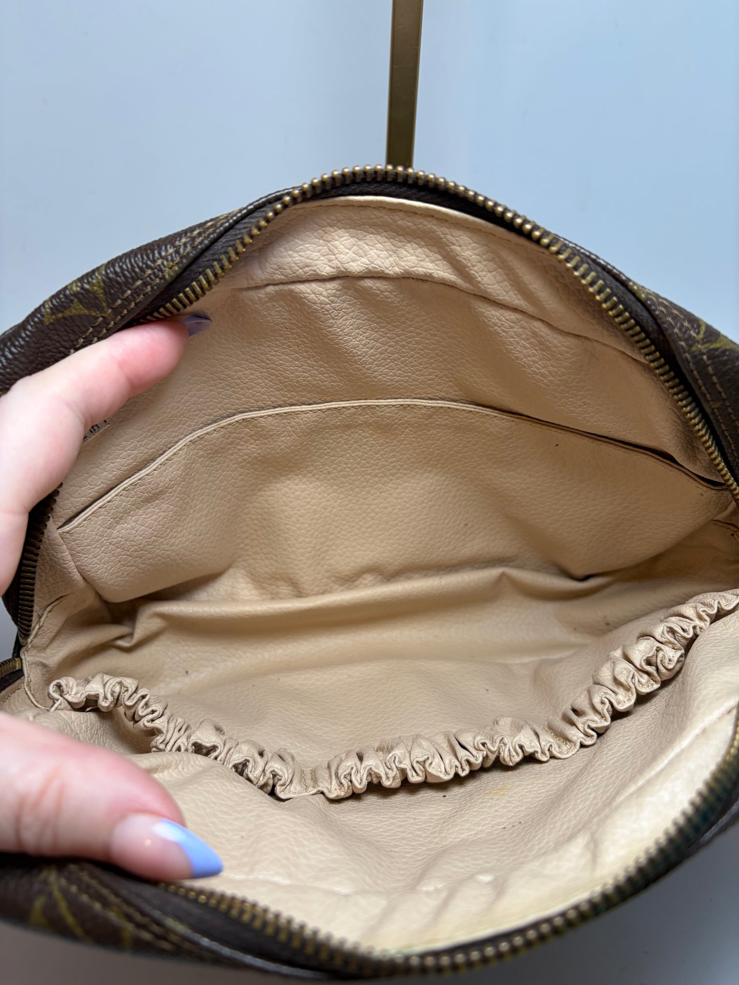 Louis Vuitton Trousse 23 Monogram Toiletry Bag/Makeup Pouch