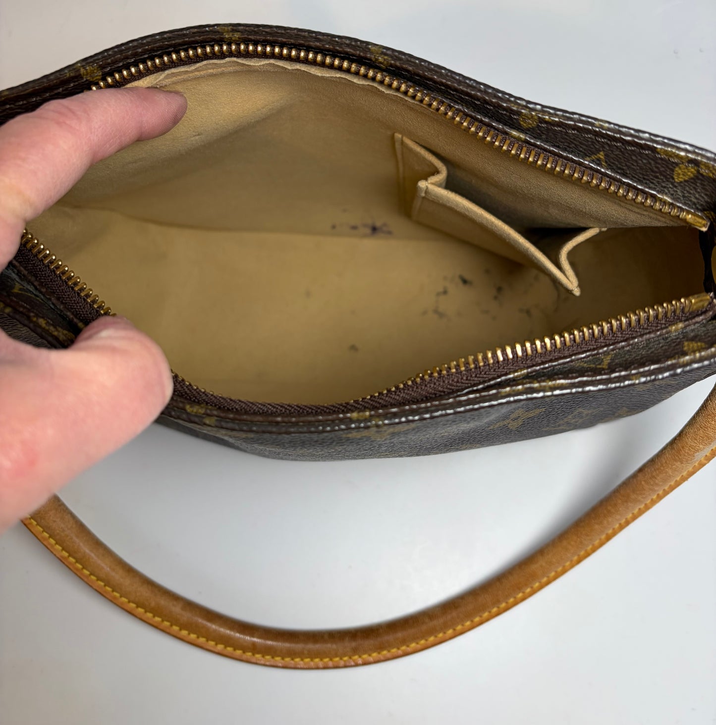 Louis Vuitton Looping MM Monogram Shoulder Bag