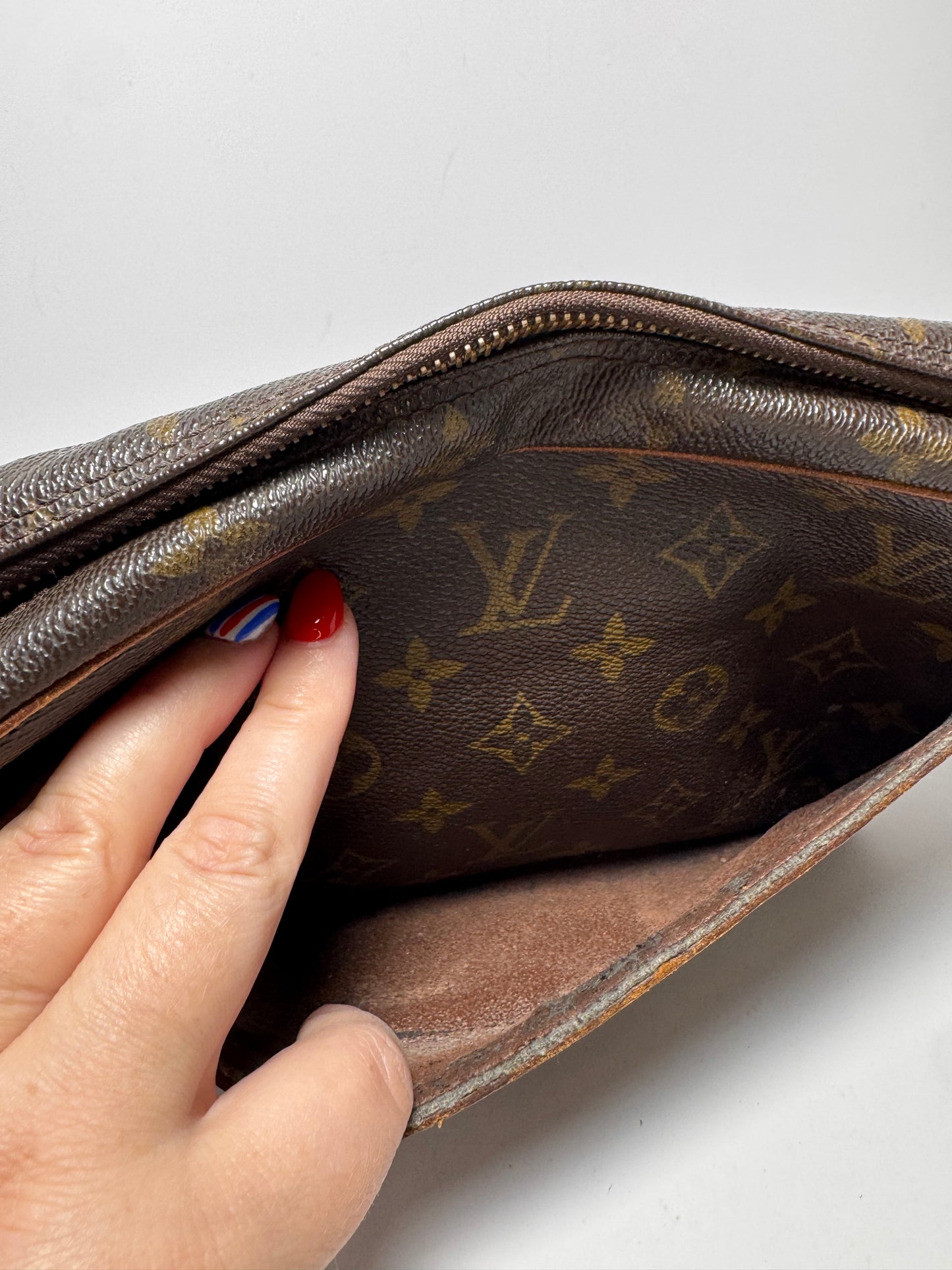 Louis Vuitton Compiegne 23 Clutch/Toiletry Pouch Made in 1991 in France