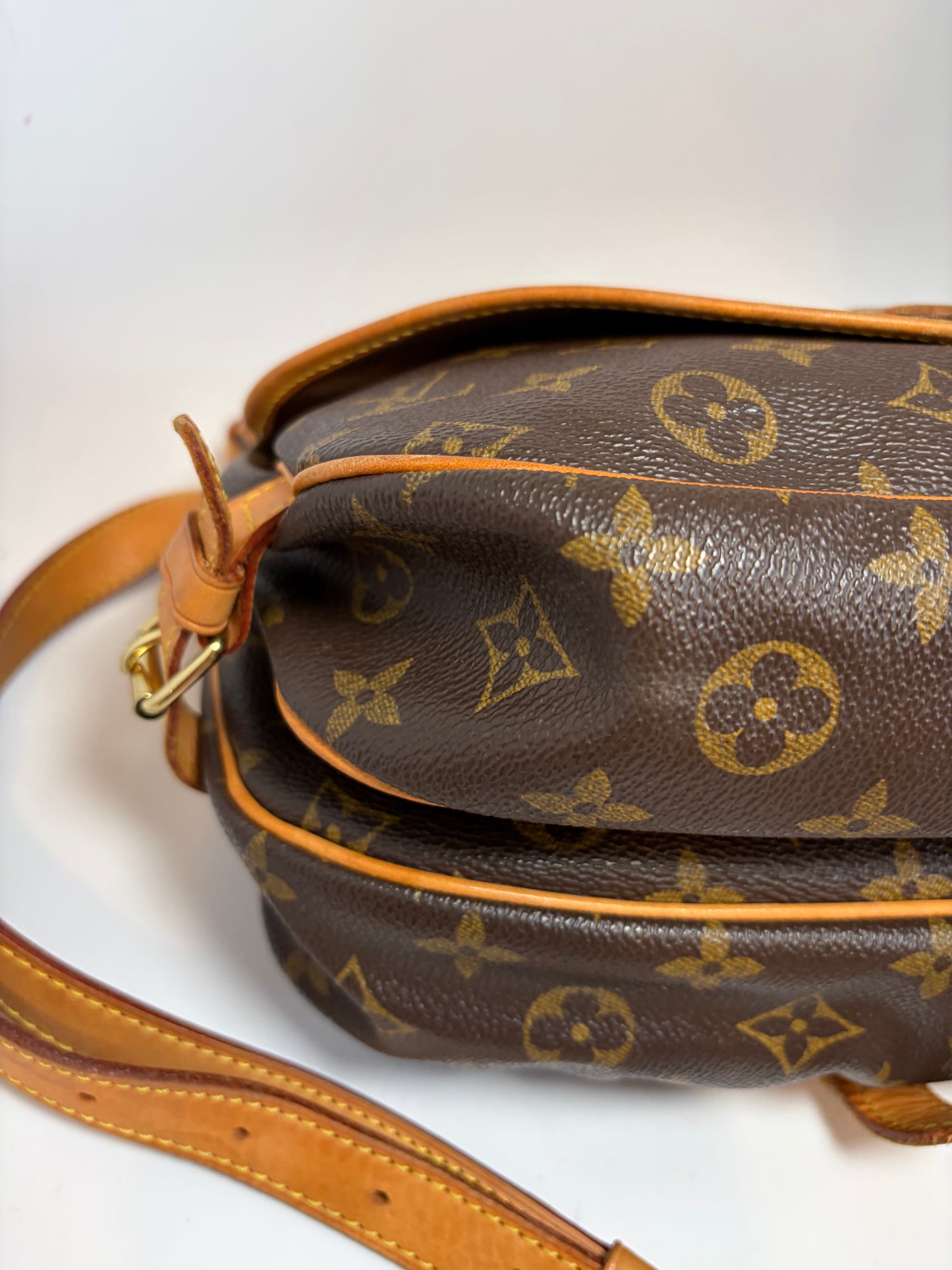 Louis Vuitton Saumur 30 Monogram Crossbody w/COA