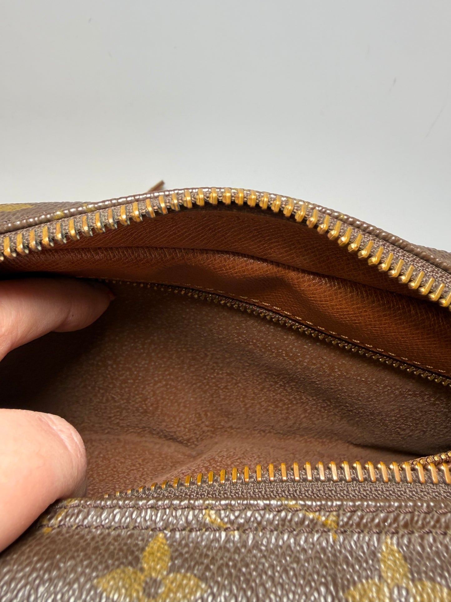 Louis Vuitton Trocadero 23 Monogram Crossbody