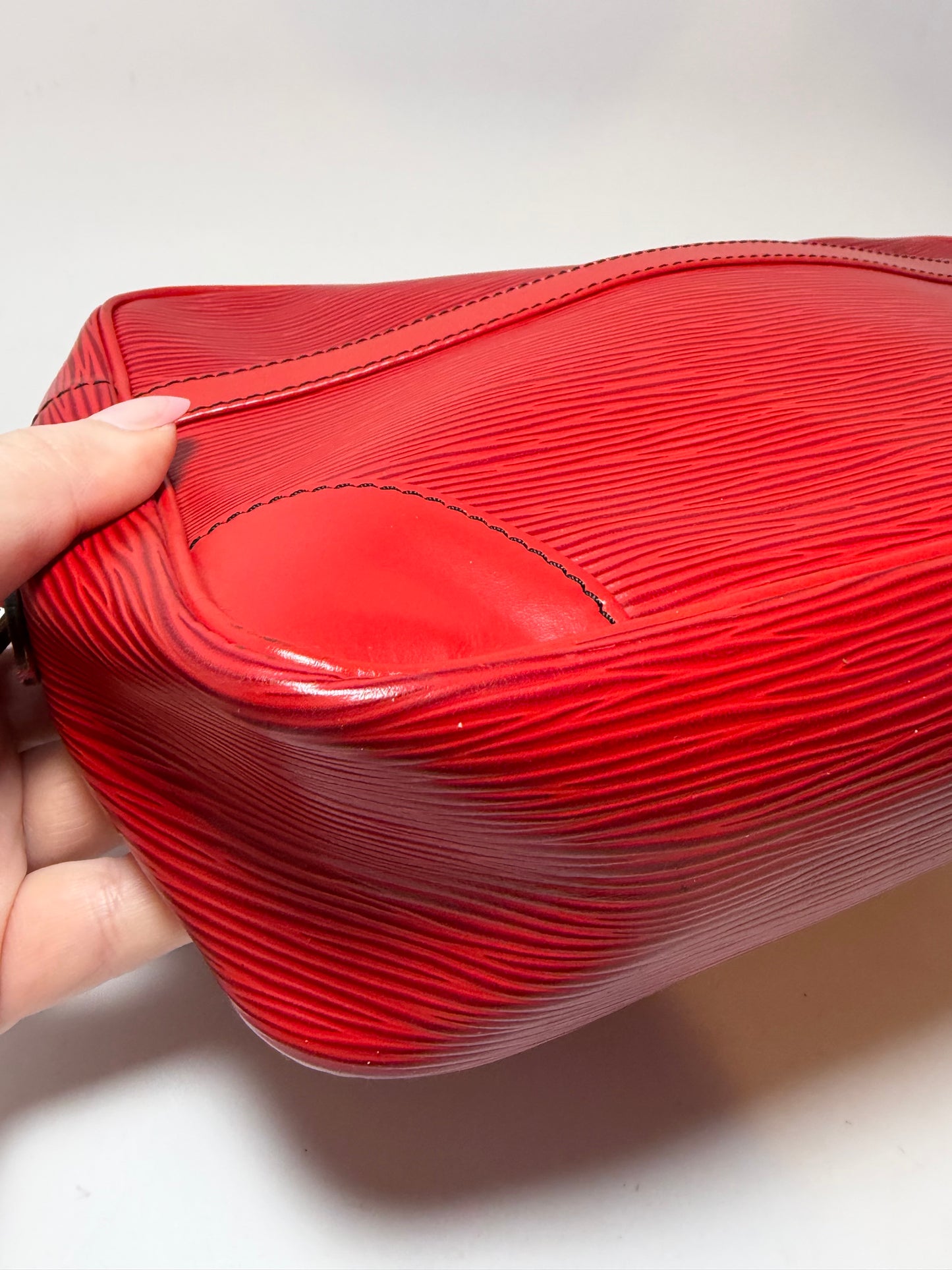 Louis Vuitton Trocadero 27 Red Epi Leather Crossbody