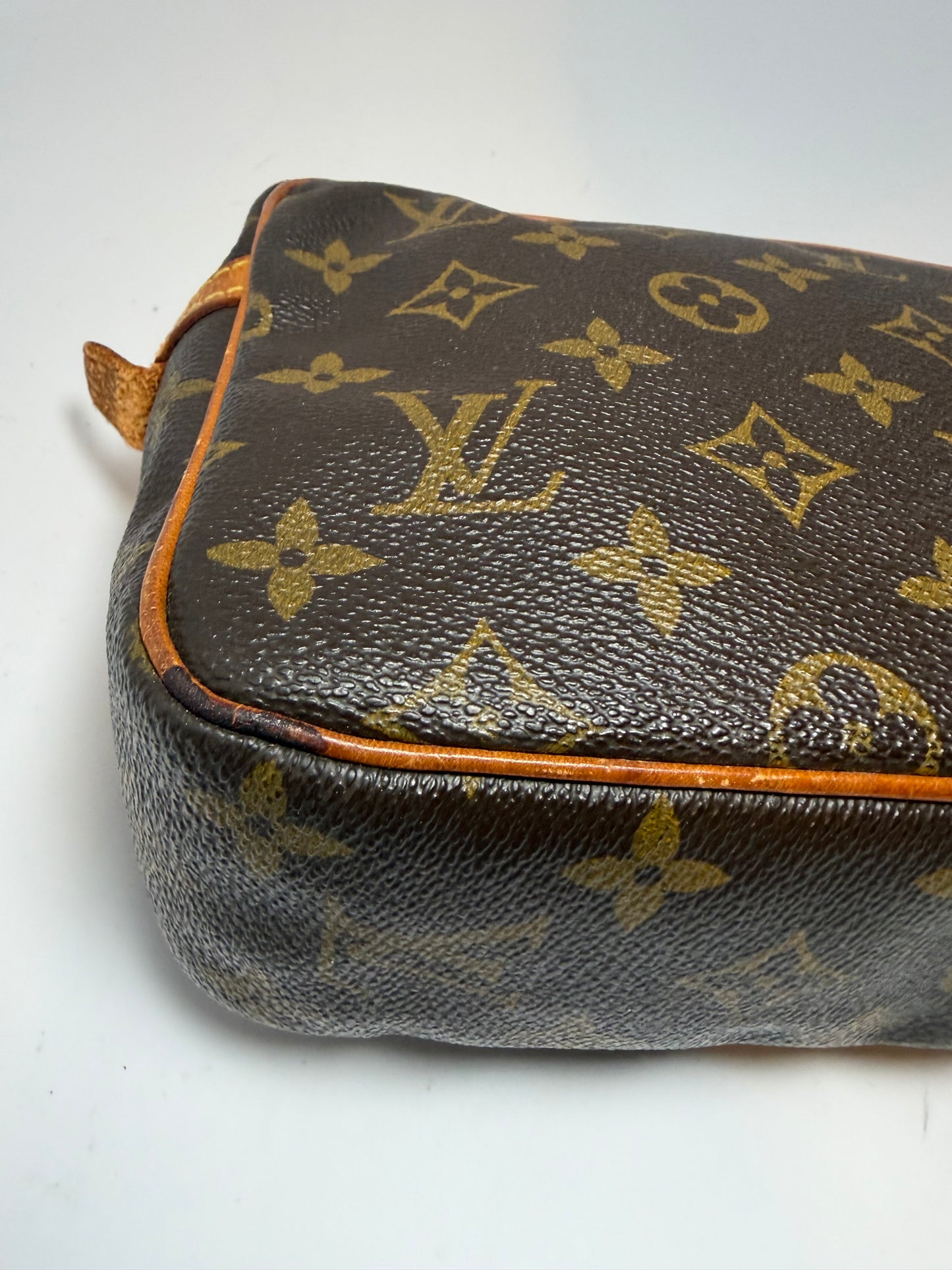 Louis Vuitton Compeigne 23 Monogram Clutch/Toiletry Bag Cosmetic Bag