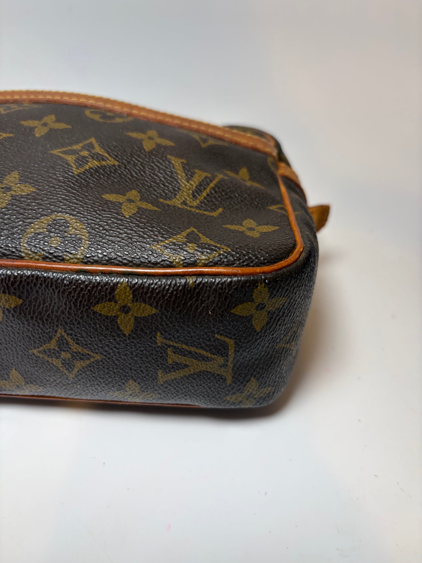 Louis Vuitton Compeigne 23 Monogram Clutch/Toiletry Bag Cosmetic Bag
