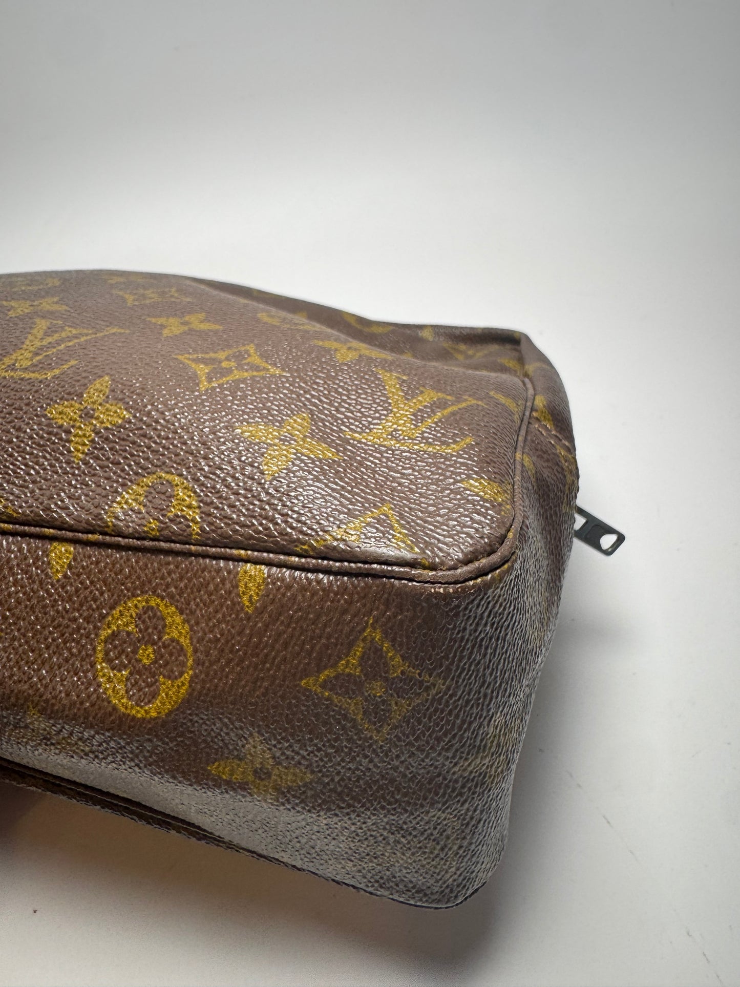 Louis Vuitton Trousse 28 Monogram Makeup Bag/Toiletry Bag