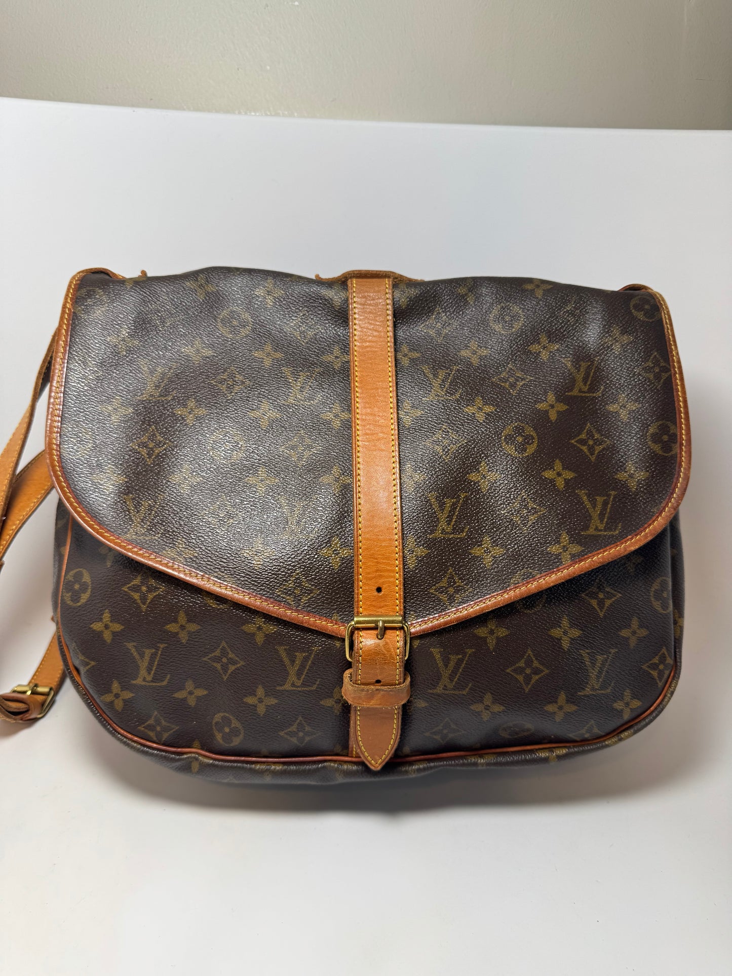 Louis Vuitton Saumur 35 Monogram Crossbody/Shoulder Bag