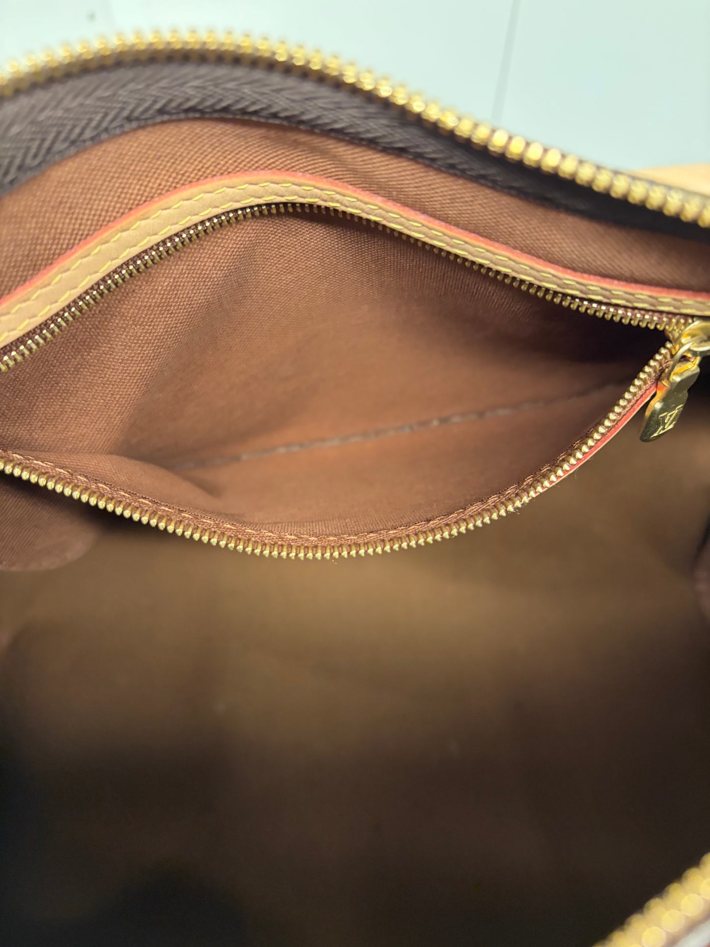 Louis Vuitton Speedy 30 Bandoulière Monogram w/COA Excellent Condition