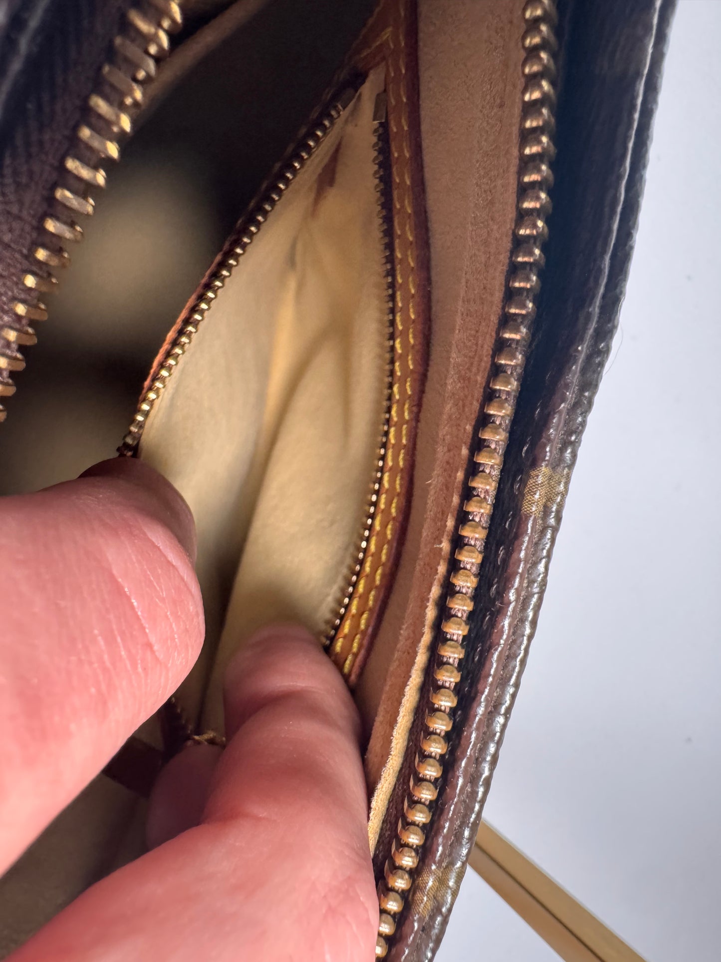 Louis Vuitton Looping MM Monogram Shoulder Bag