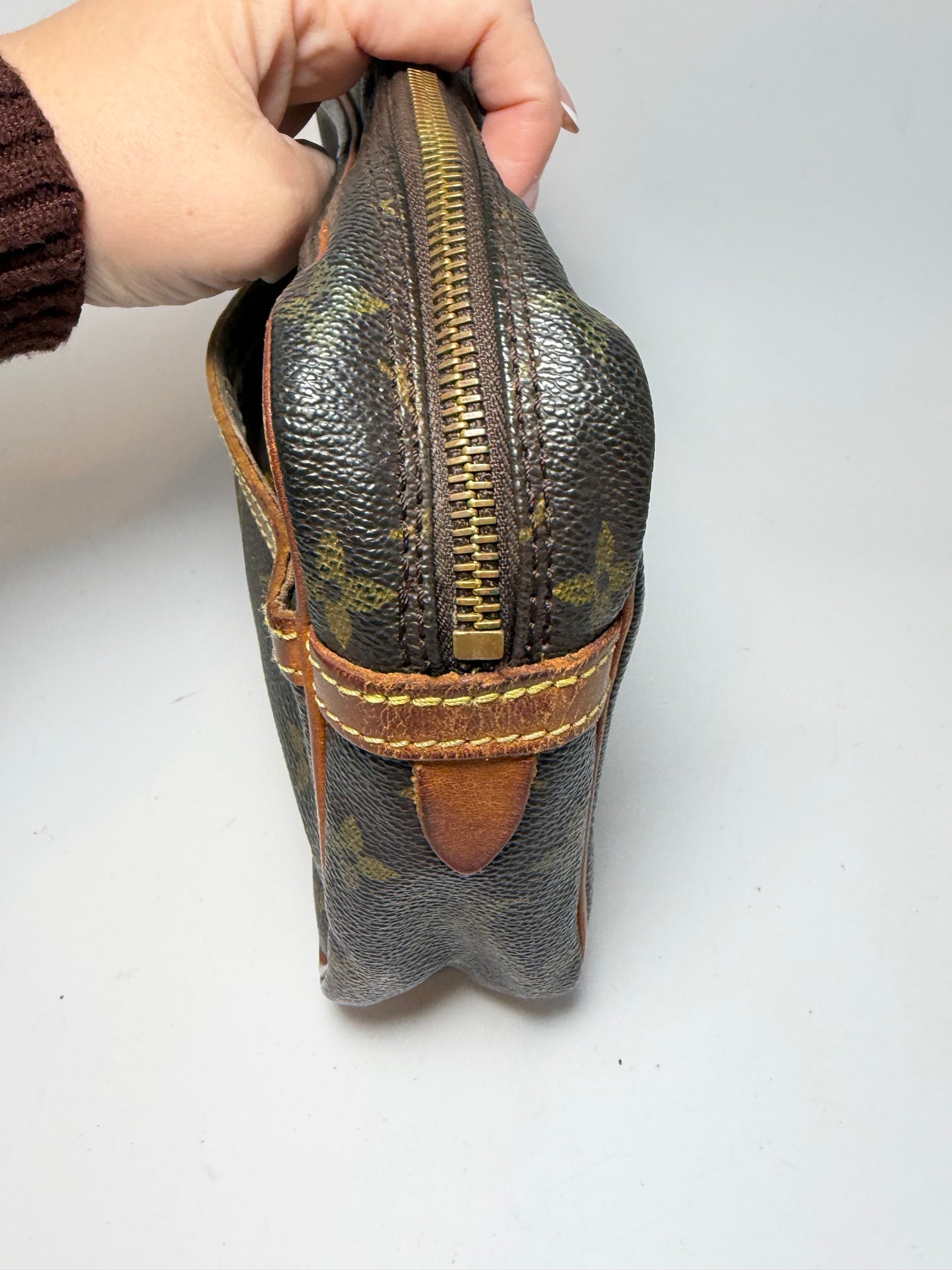 Louis Vuitton Compeigne 23 monogram toiletry bag