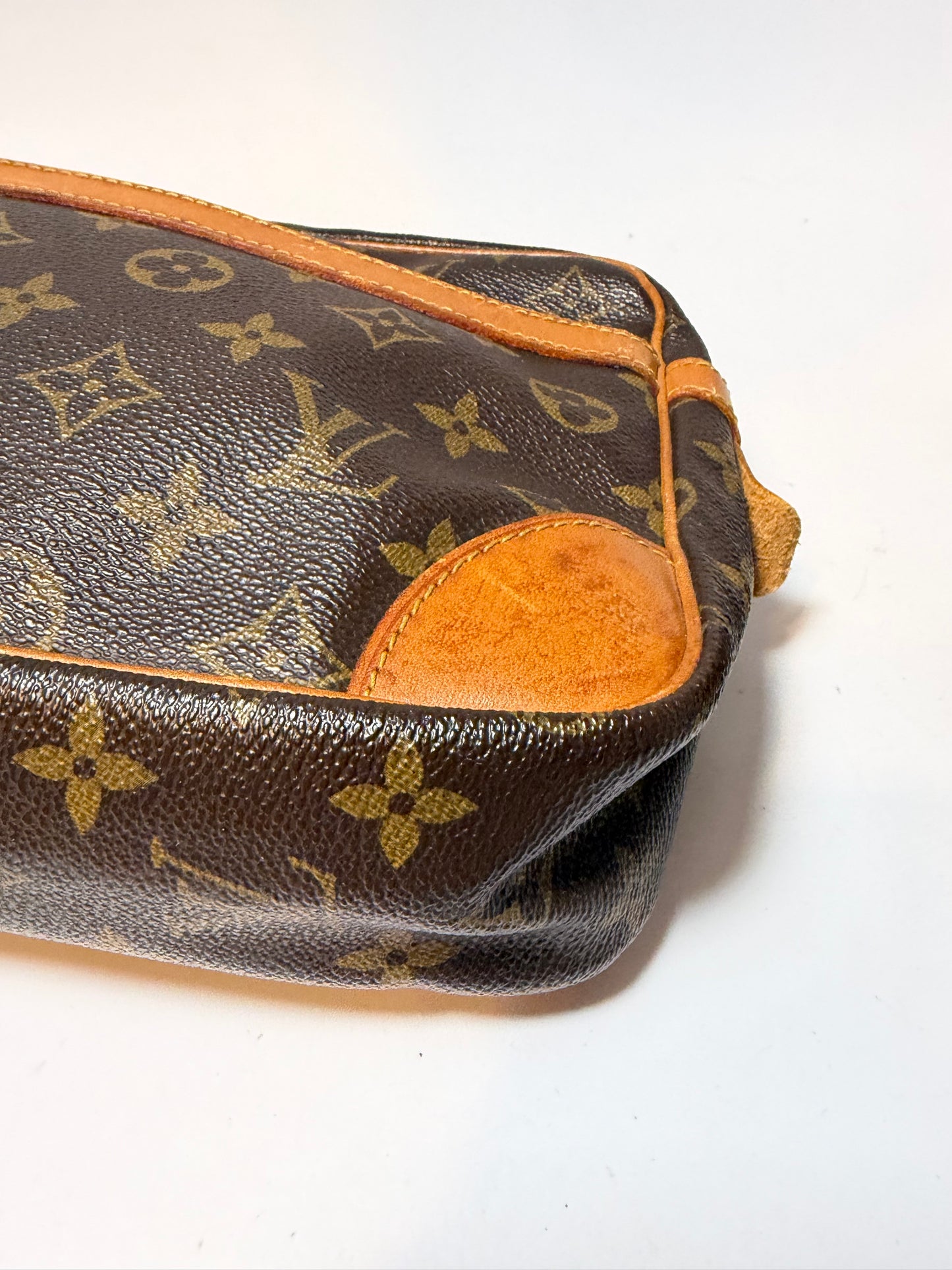 Louis Vuitton Compeigne 28 Monogram Clutch/Pouch