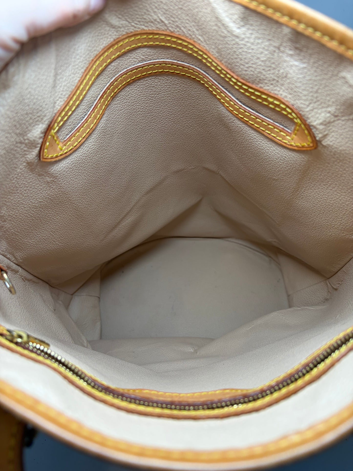 Louis Vuitton Bucket GM Tote Monogram Shoulder Bag