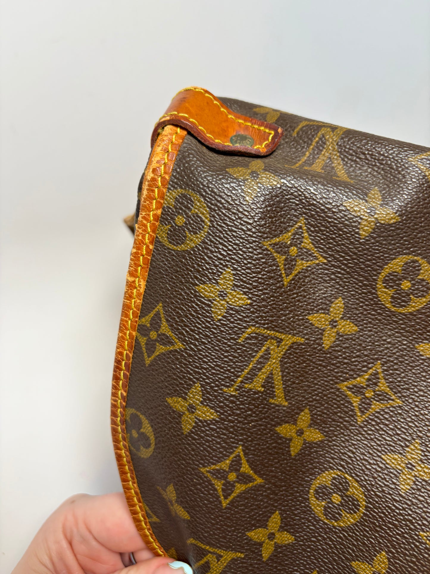 Louis Vuitton Saumur 35 monogram crossbody/shoulder bag