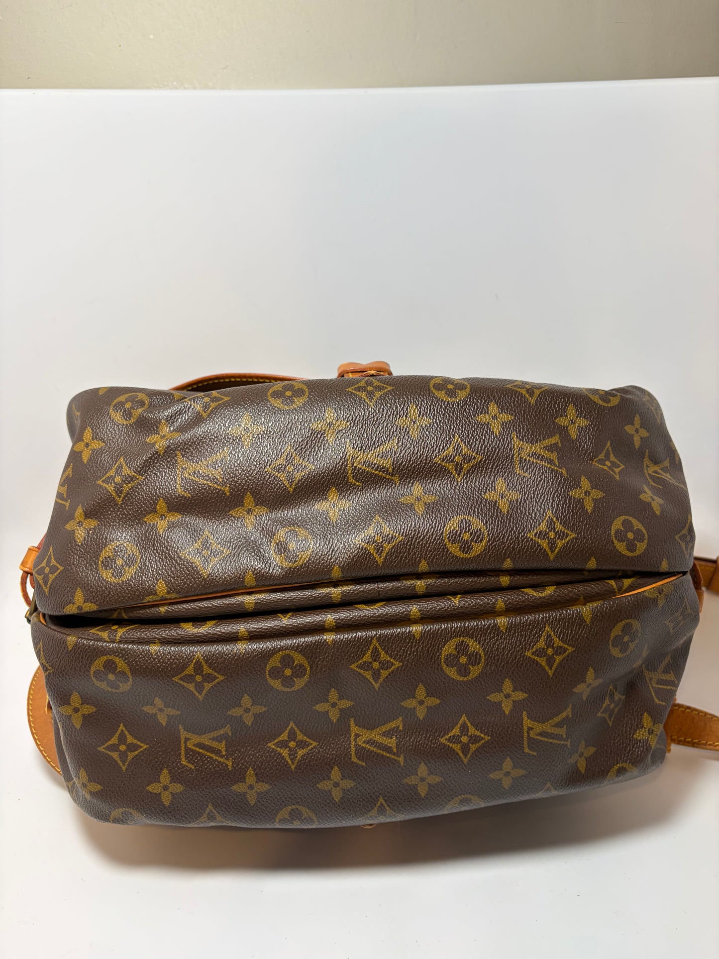 Louis Vuitton Saumur 35 monogram crossbody/shoulder bag