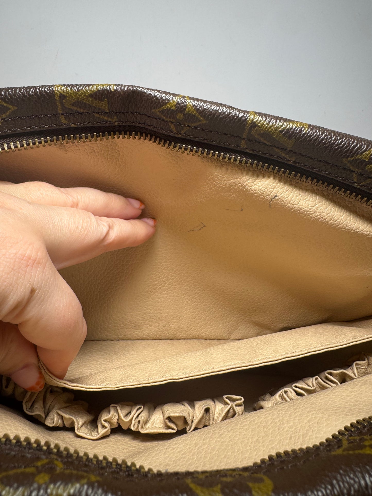 Louis Vuitton Trousse 28 Monogram Makeup Bag/Toiletry Bag