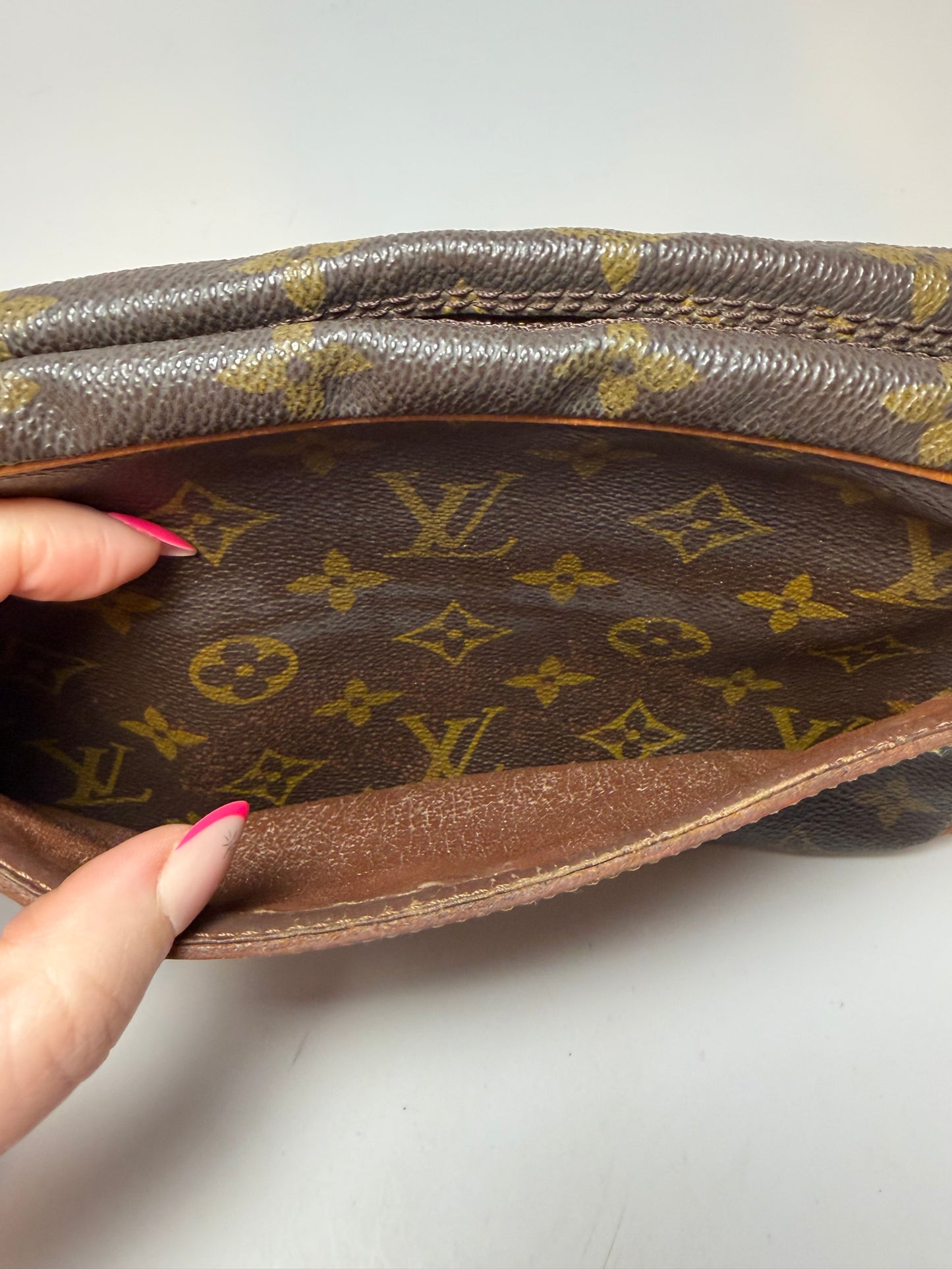Louis Vuitton Compeigne 23 Monogram Clutch/Toiletry Bag Cosmetic Bag