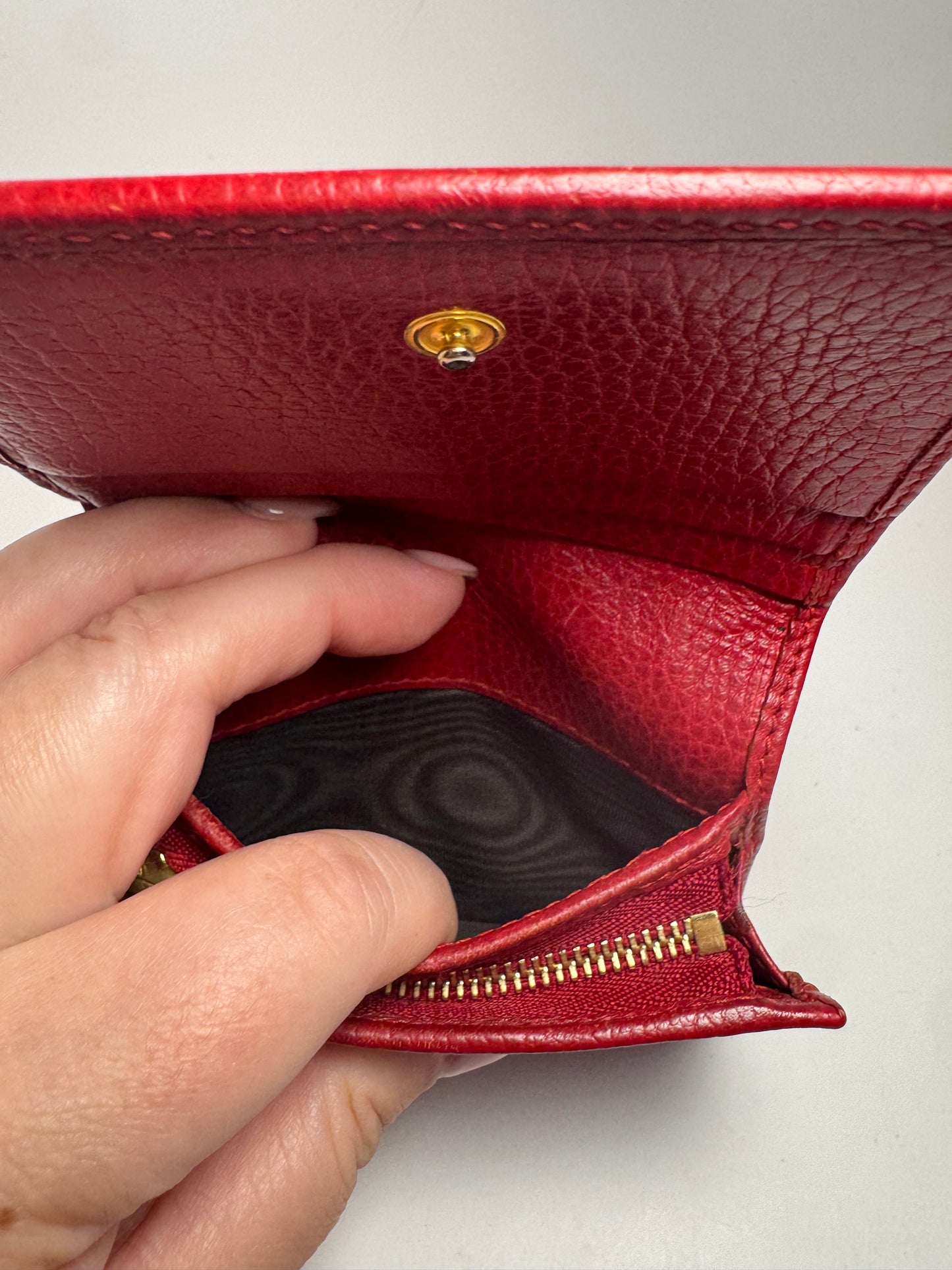 Gucci Pebbled Calfskin GG Marmont Card Case Wallet Hibiscus Red