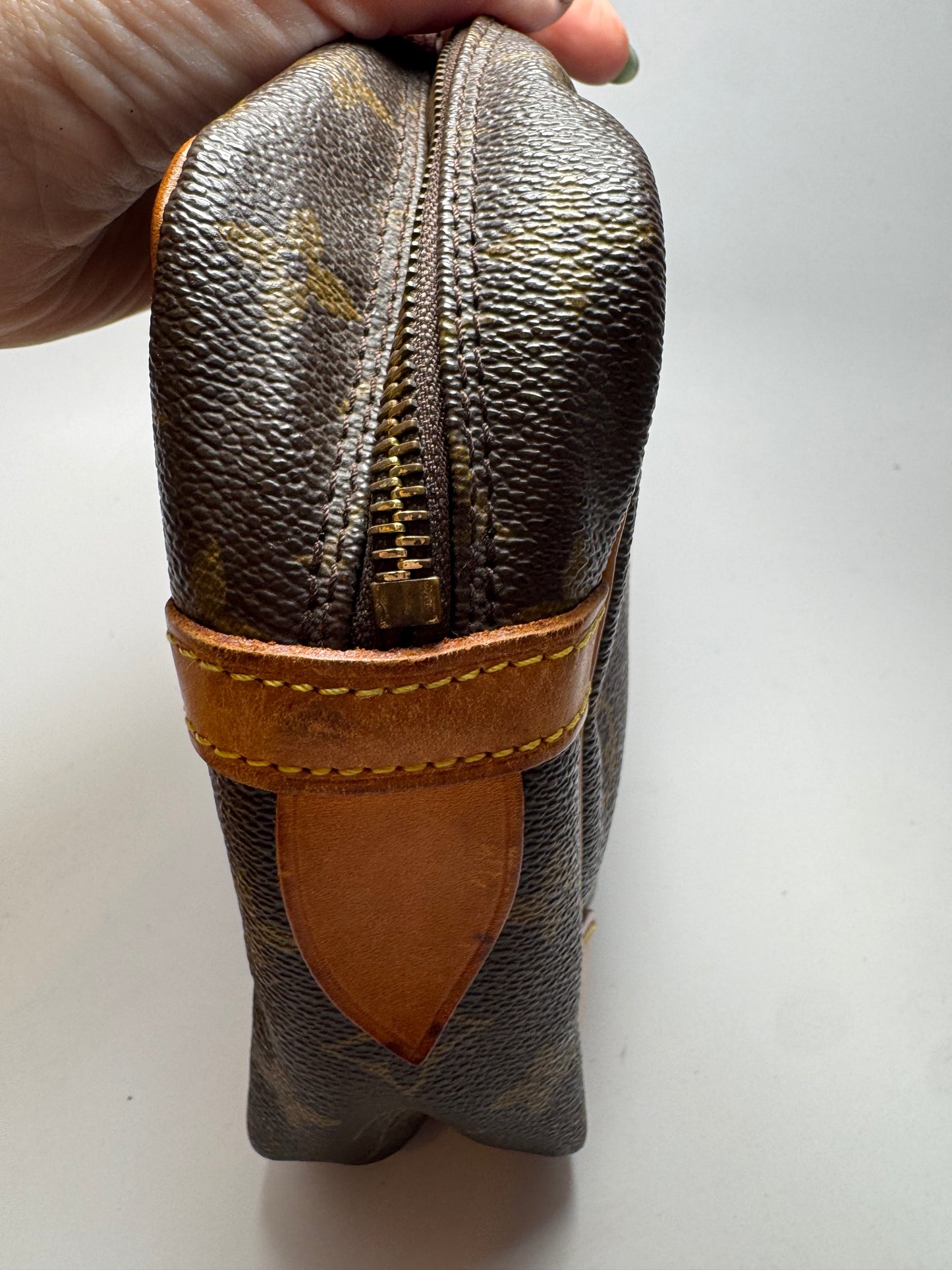 Louis Vuitton Compeigne 28 Toiletry Bag/Clutch