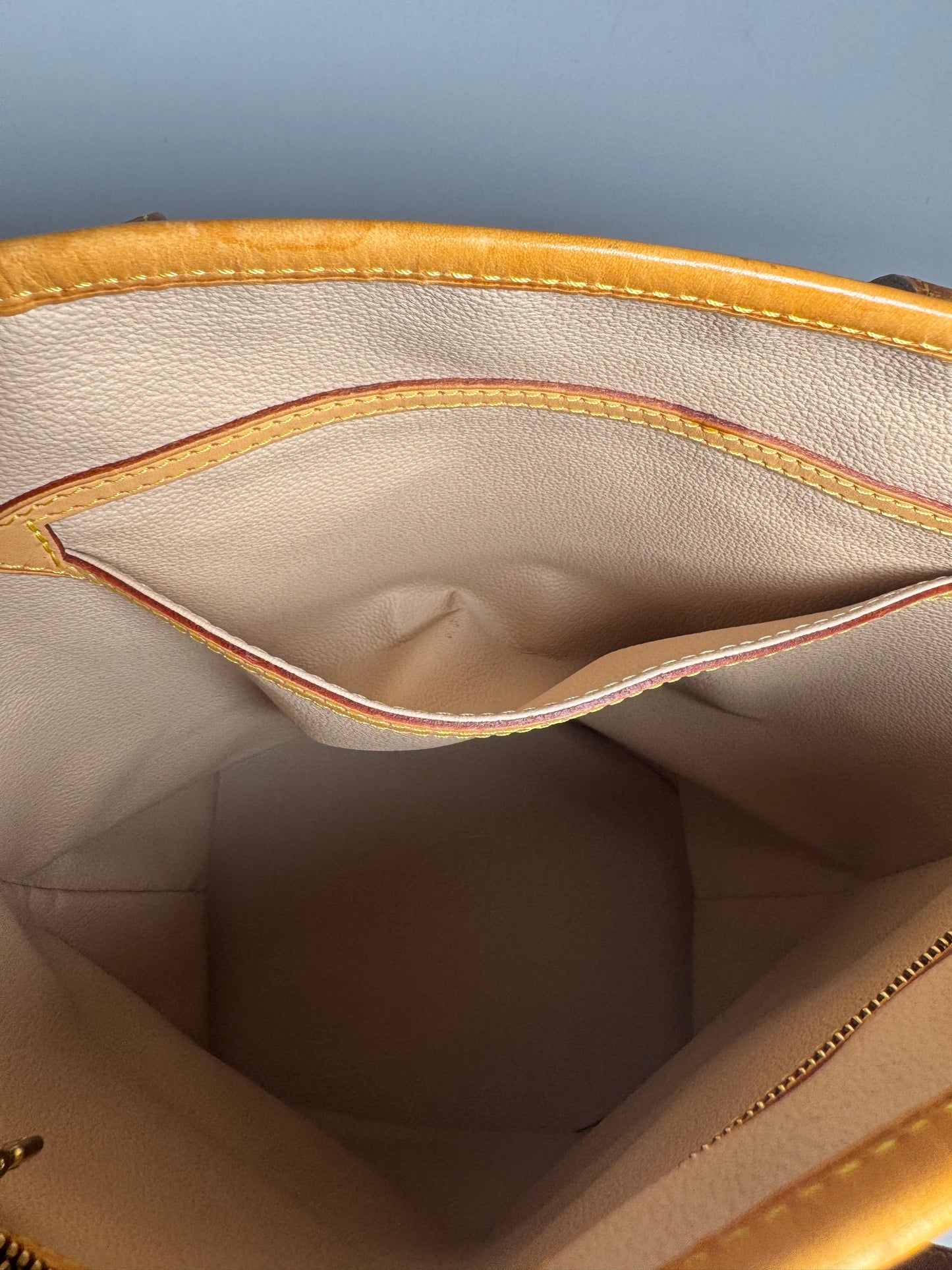 Louis Vuitton Bucket GM Tote Monogram