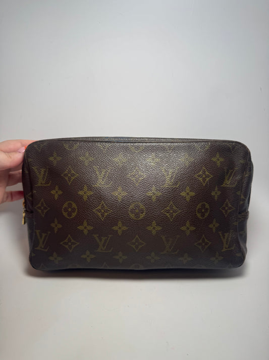 Louis Vuitton Trousse 28 Monogram Makeup Bag/Pouch