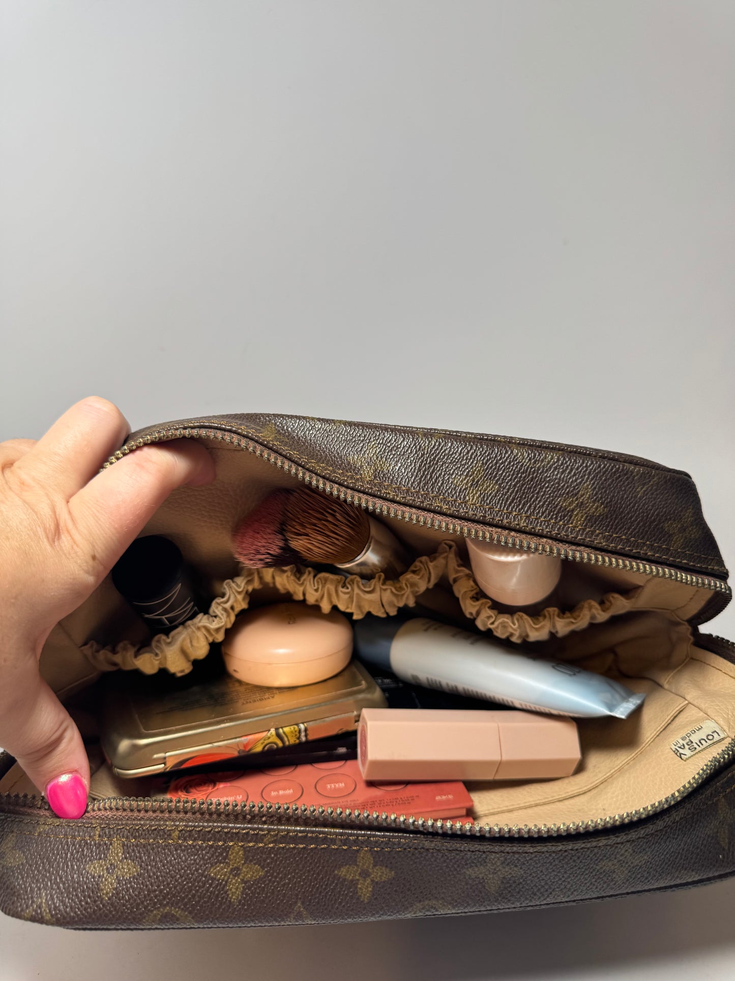 Louis Vuitton Trousse 28 Monogram Toiletry Pouch