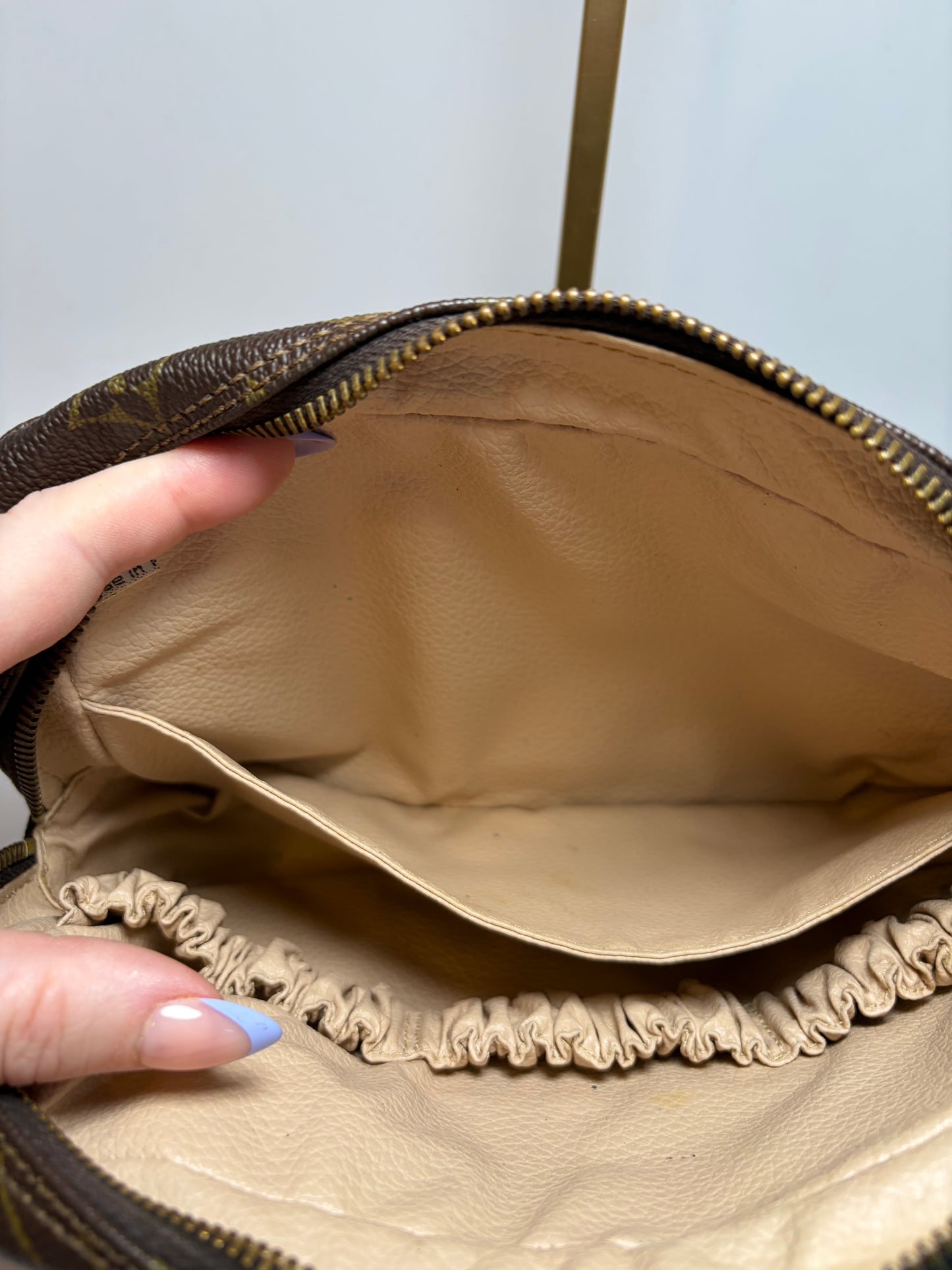 Louis Vuitton Trousse 23 Monogram Toiletry Bag/Makeup Pouch