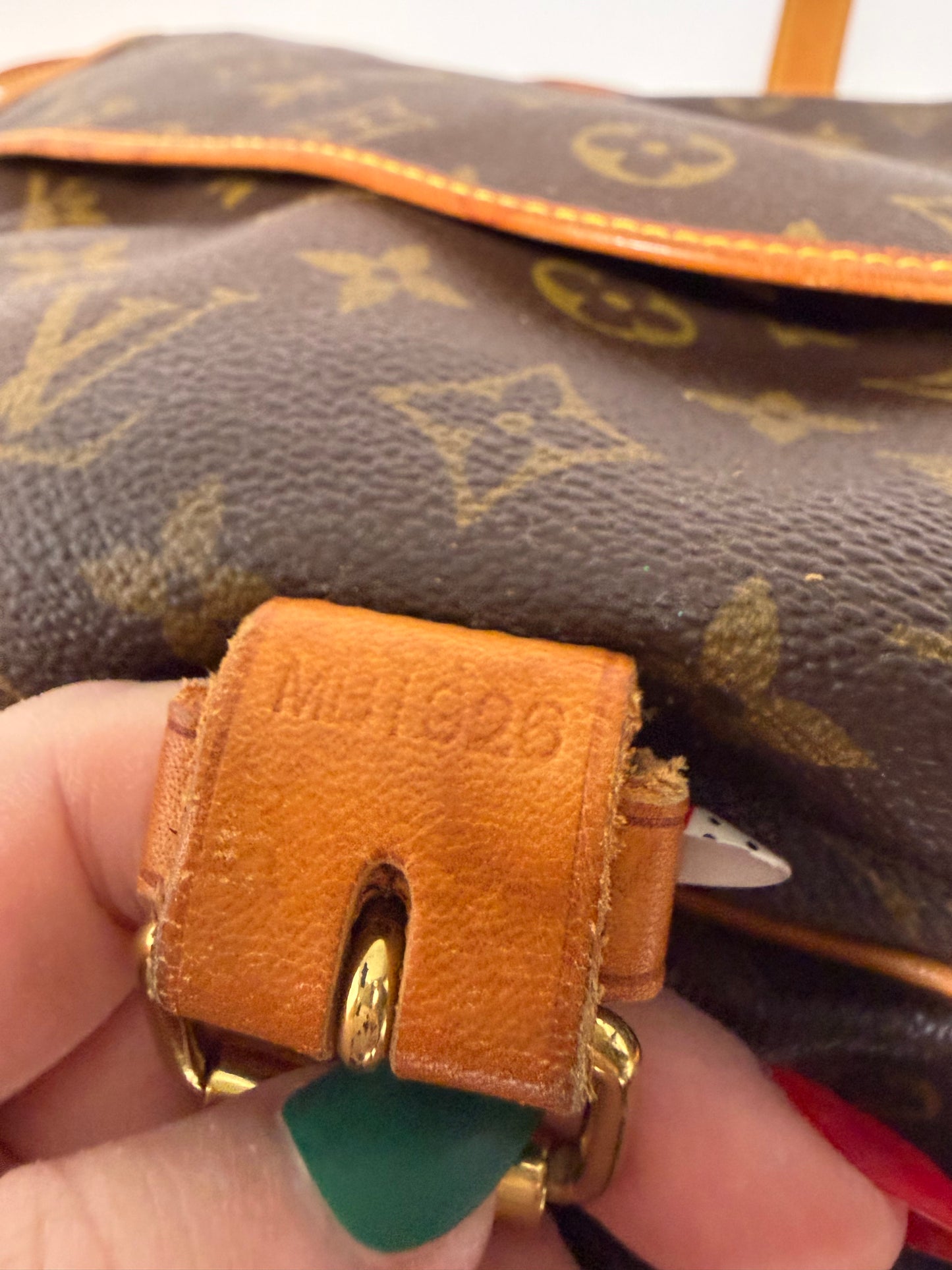 Louis Vuitton Samur 35 Monogram Crossbody