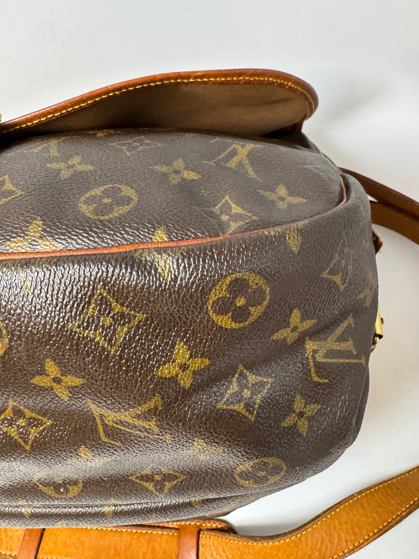 Louis Vuitton Saumur 35 Monogram Crossbody/Shoulder Bag