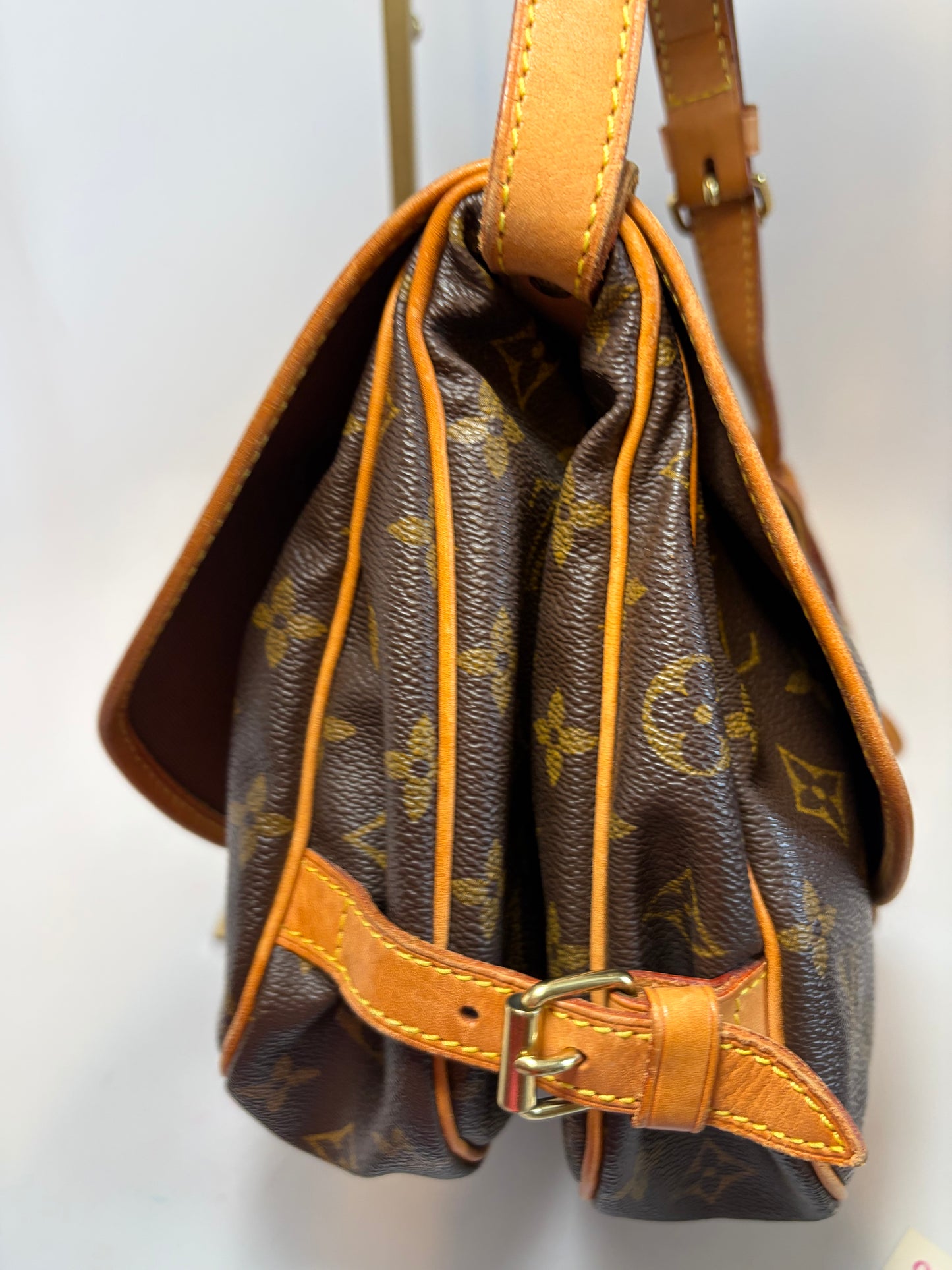 Louis Vuitton Saumur 30 Monogram Crossbody w/COA