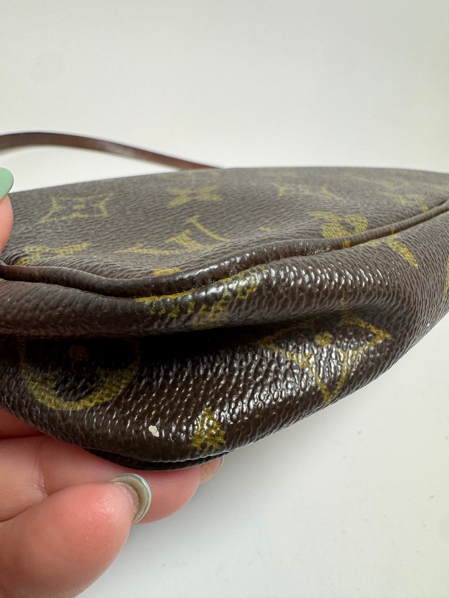 Louis Vuitton Pochette Accessoires Monogram w/ Leather Strap - Vintage 2004