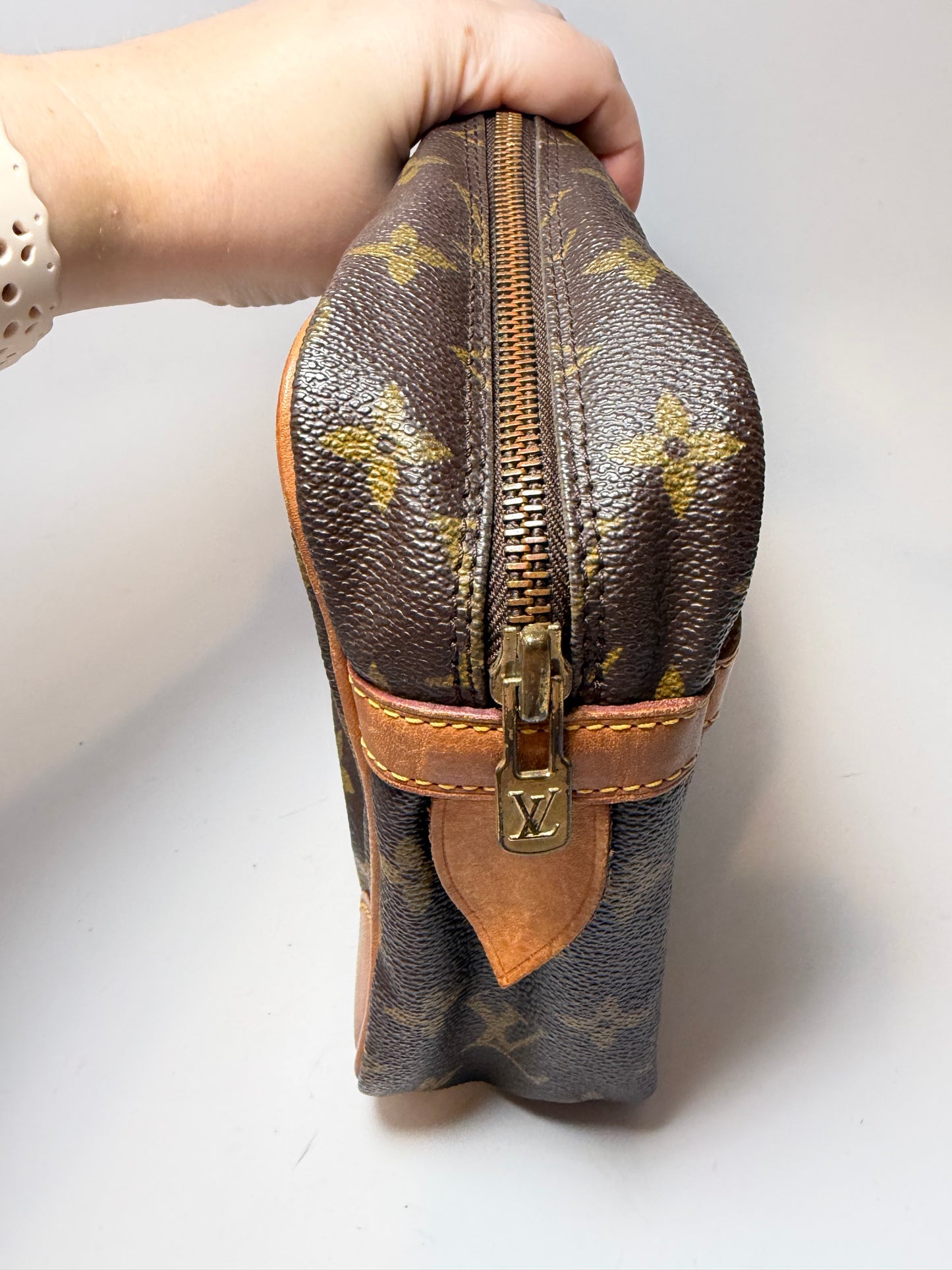 Louis Vuitton Compeigne 28 Monogram Travel/Toiletry Bag Clutch