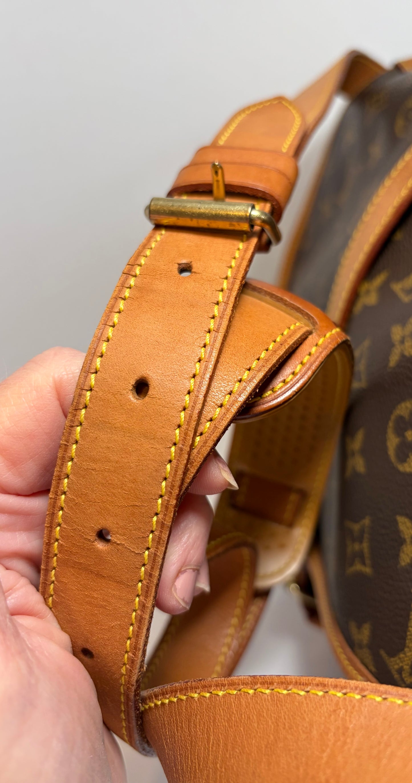 Louis Vuitton Saumur 35 Monogram Crossbody/Shoulder Bag