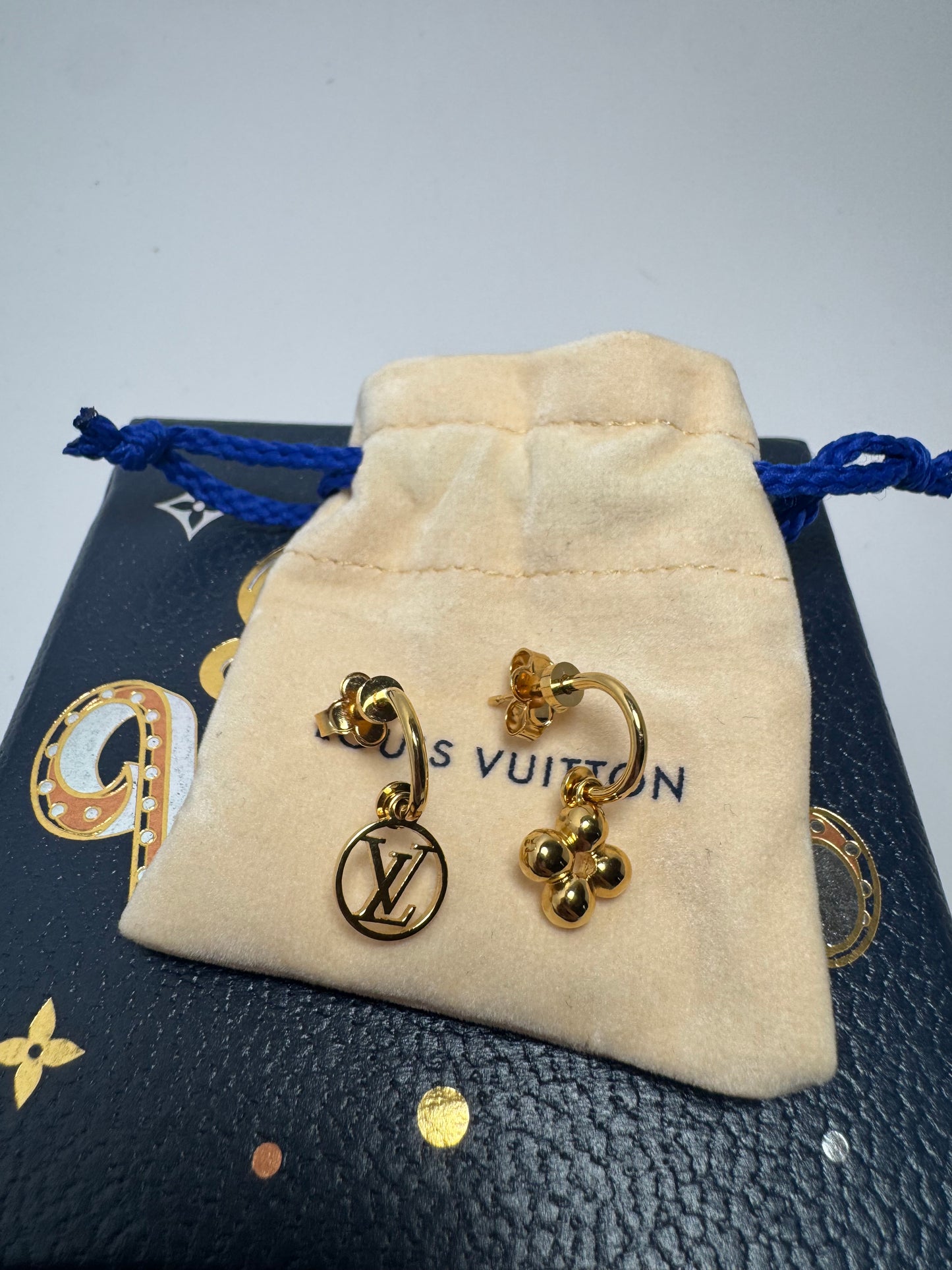 Louis Vuitton Blooming Earrings – Gold Metal – Limited Edition Box & Dust Bag