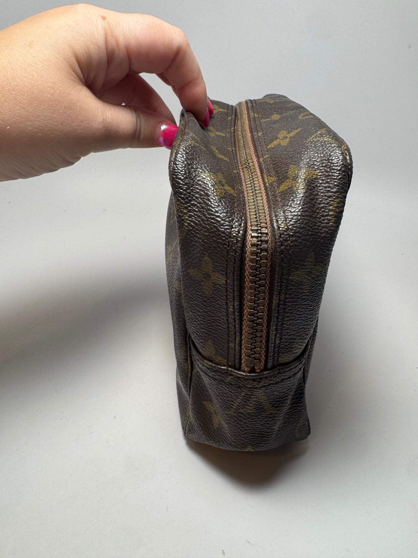 Louis Vuitton Trousse 28 Monogram Toiletry Bag/Makeup Pouch