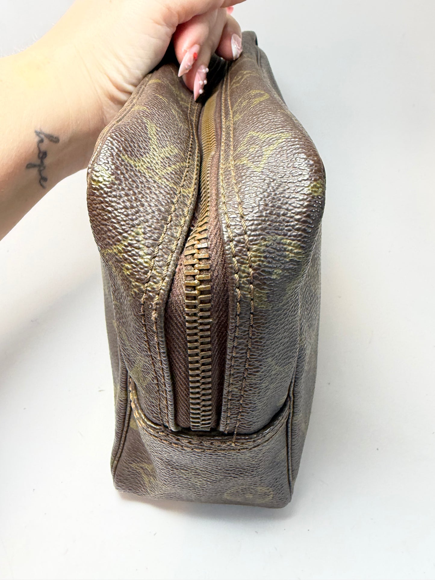 Louis Vuitton Trousse 28 Monogram Pouch/Toiletry Bag