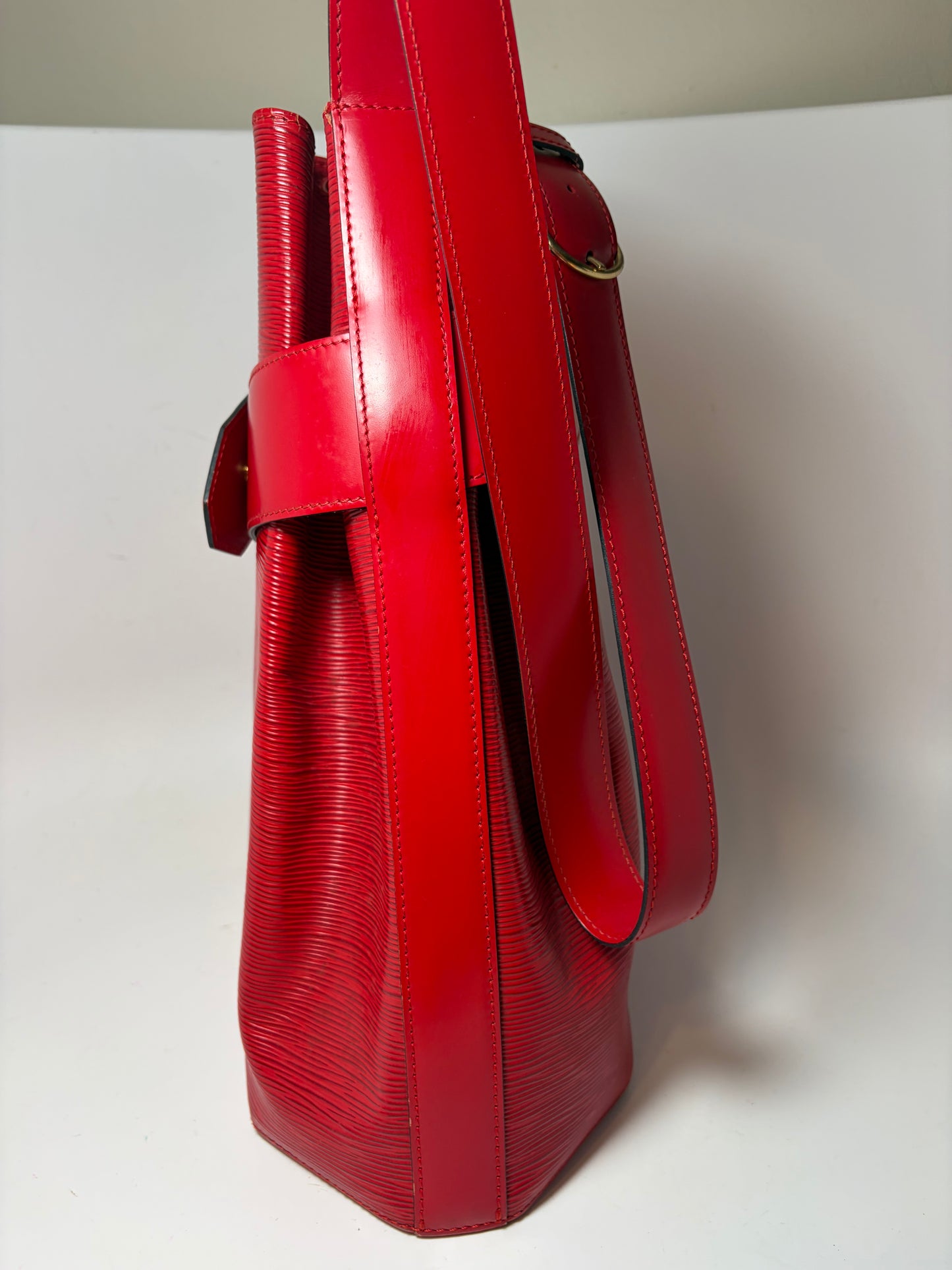 Louis Vuitton Sac D’Epaule GM Castillan Red Epi Leather Shoulder Bag