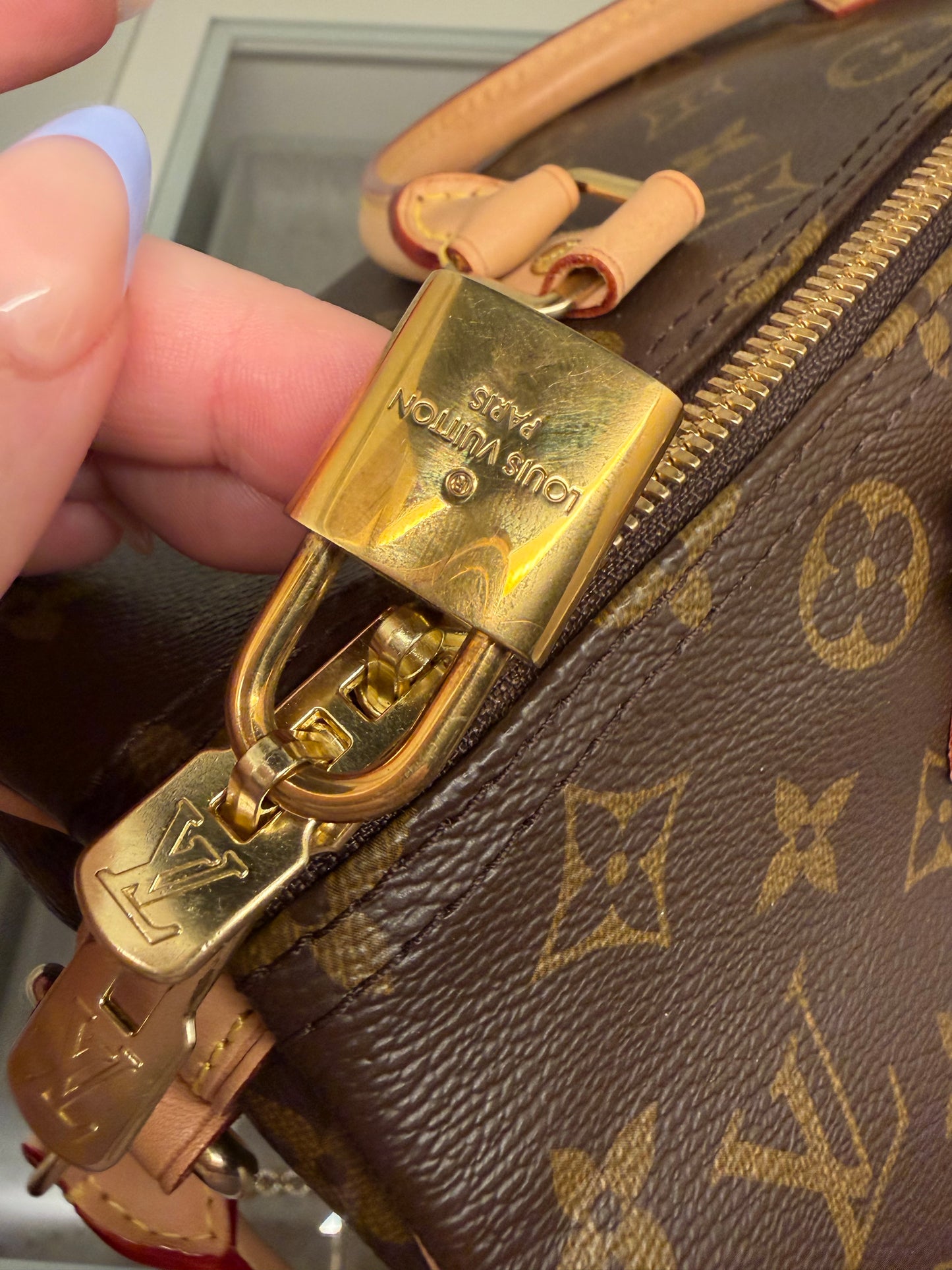 Louis Vuitton Speedy 30 Bandoulière Monogram w/COA Excellent Condition
