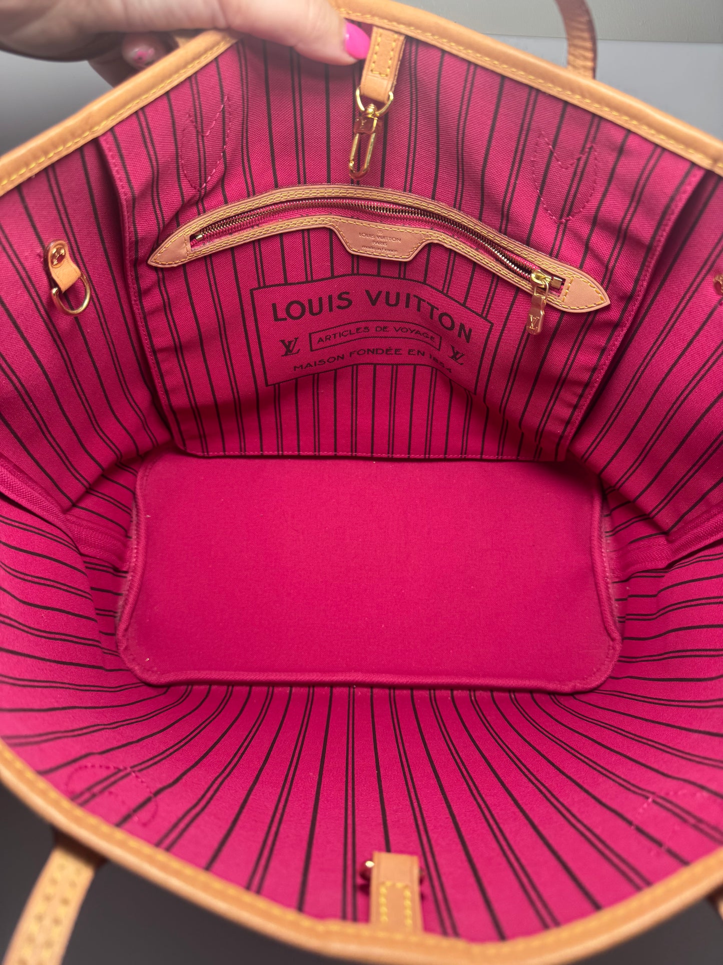 Louis Vuitton Neverfull MM Monogram Pivoine Interior – 2020 France