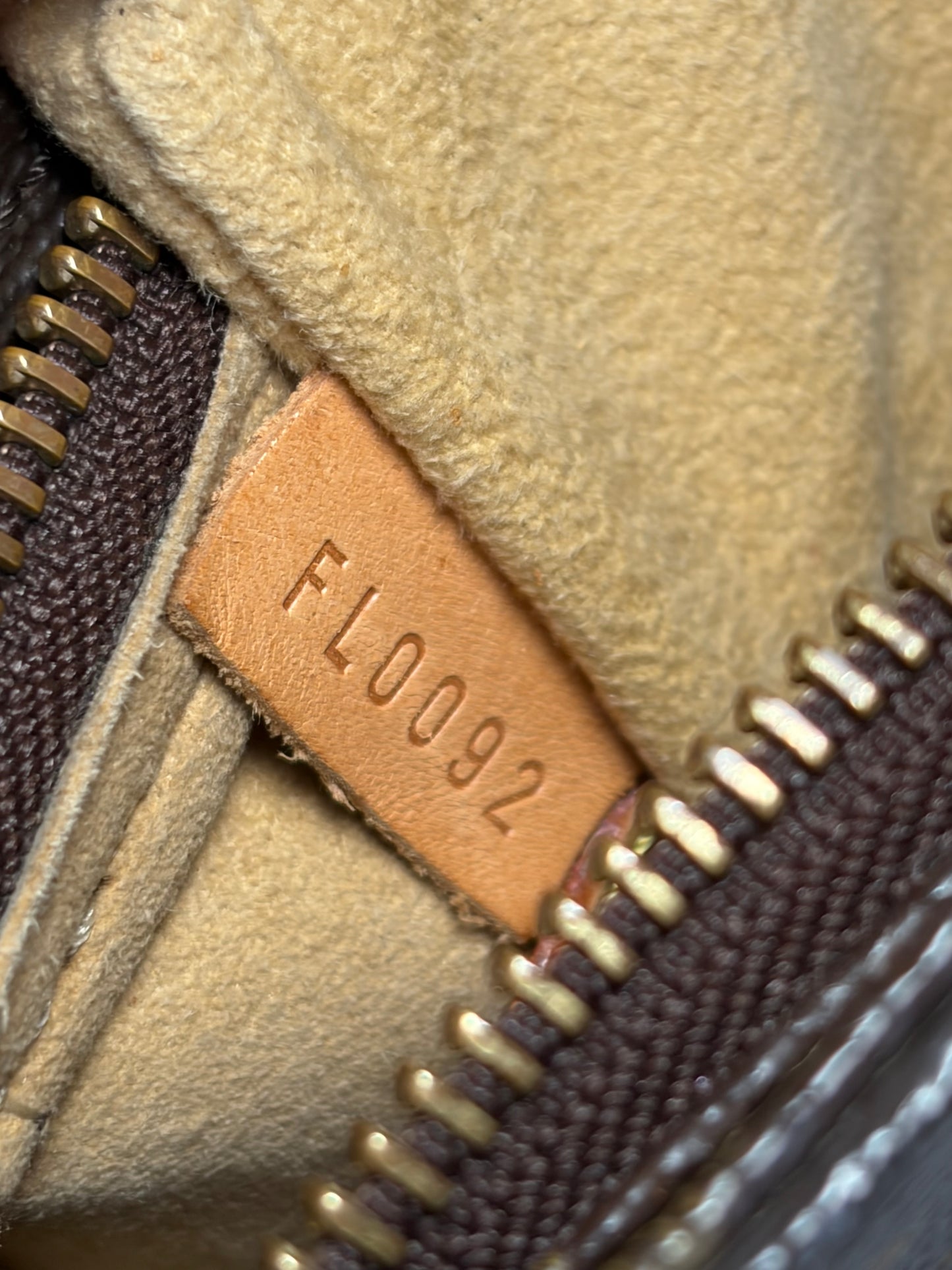 Louis Vuitton Looping MM Monogram Shoulder Bag