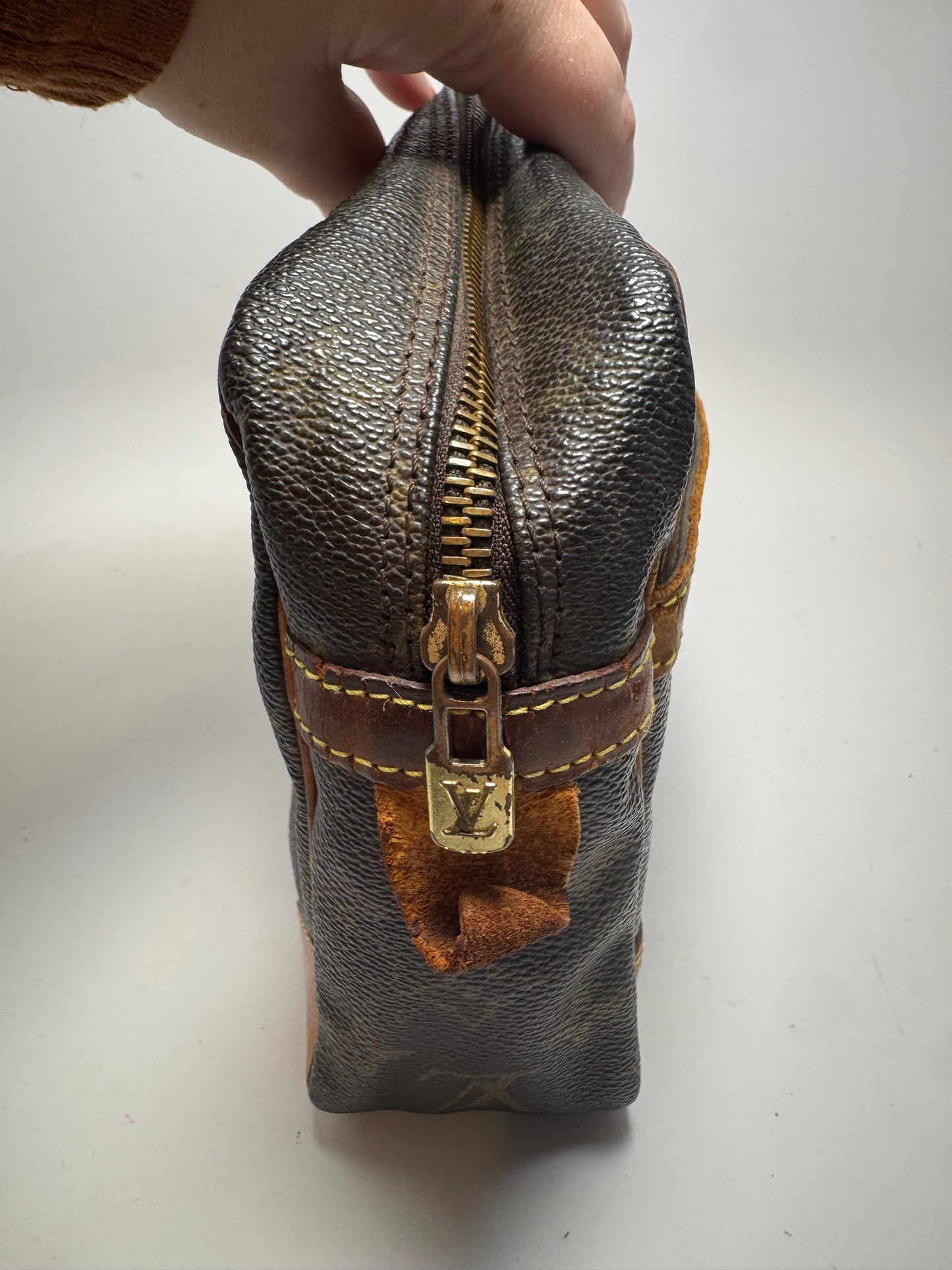 Louis Vuitton Compeigne 28 Monogram Clutch