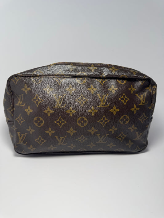 Louis Vuitton Toilette 28 Pouch/Makeup Cosmetic Bag Monogram March 1995 in France Vintage