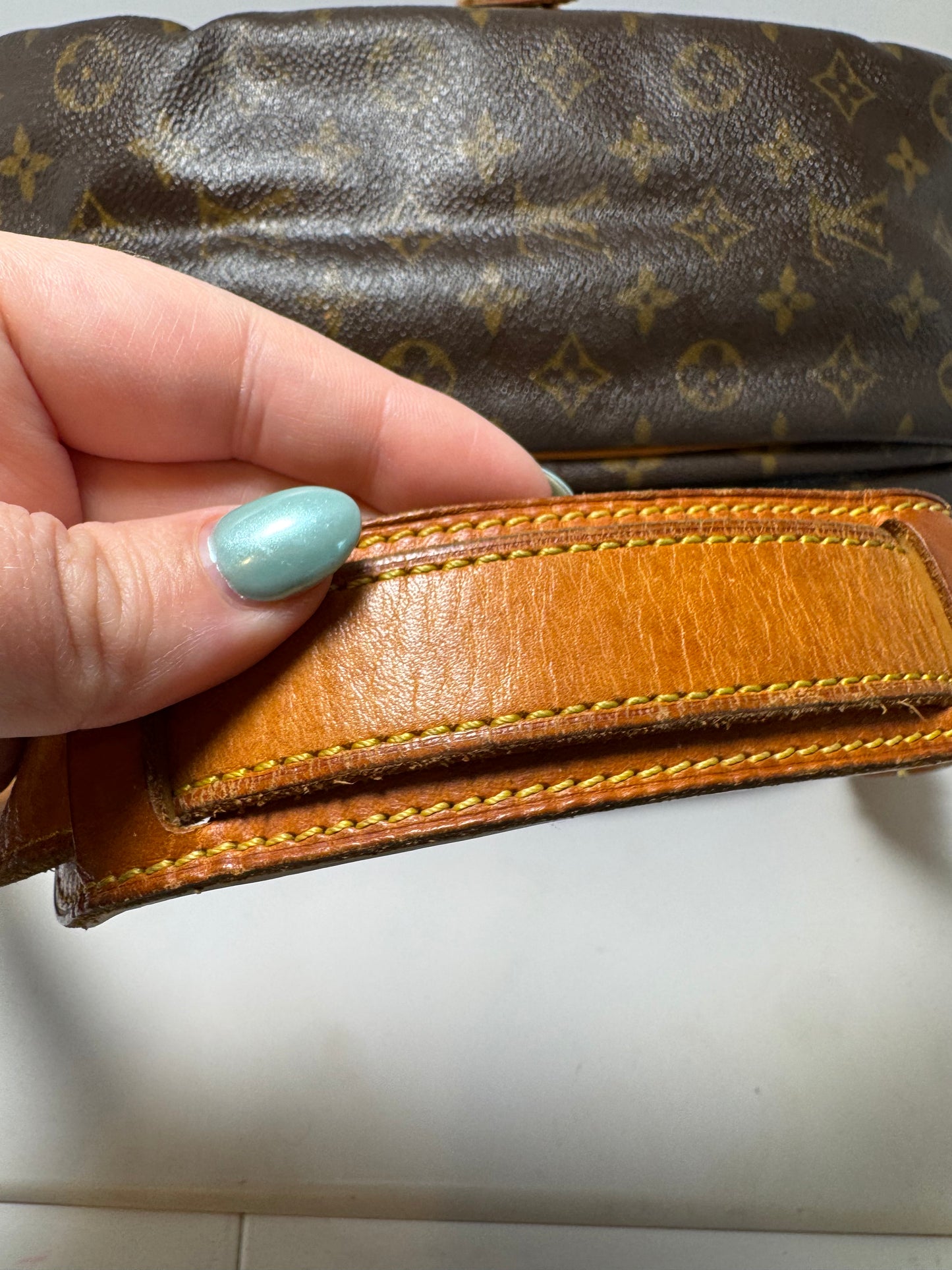 Louis Vuitton Saumur 35 Monogram Crossbody/Shoulder Bag