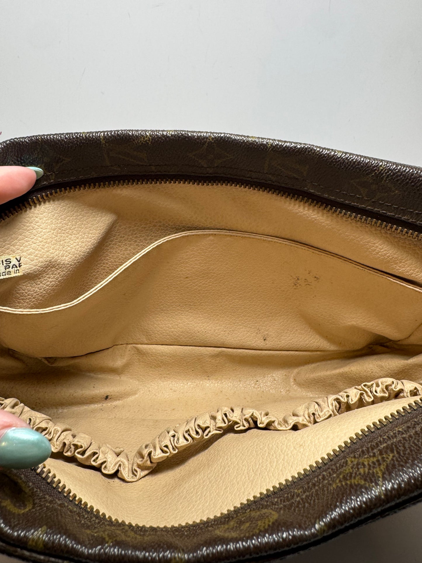 Louis Vuitton Trousse 28 Monogram Makeup Bag/Toiletry Bag