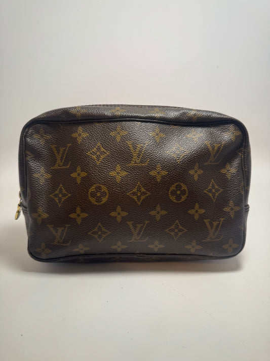 Louis Vuitton Trousse 23 Monogram Cosmetic Case/Toiletry Bag