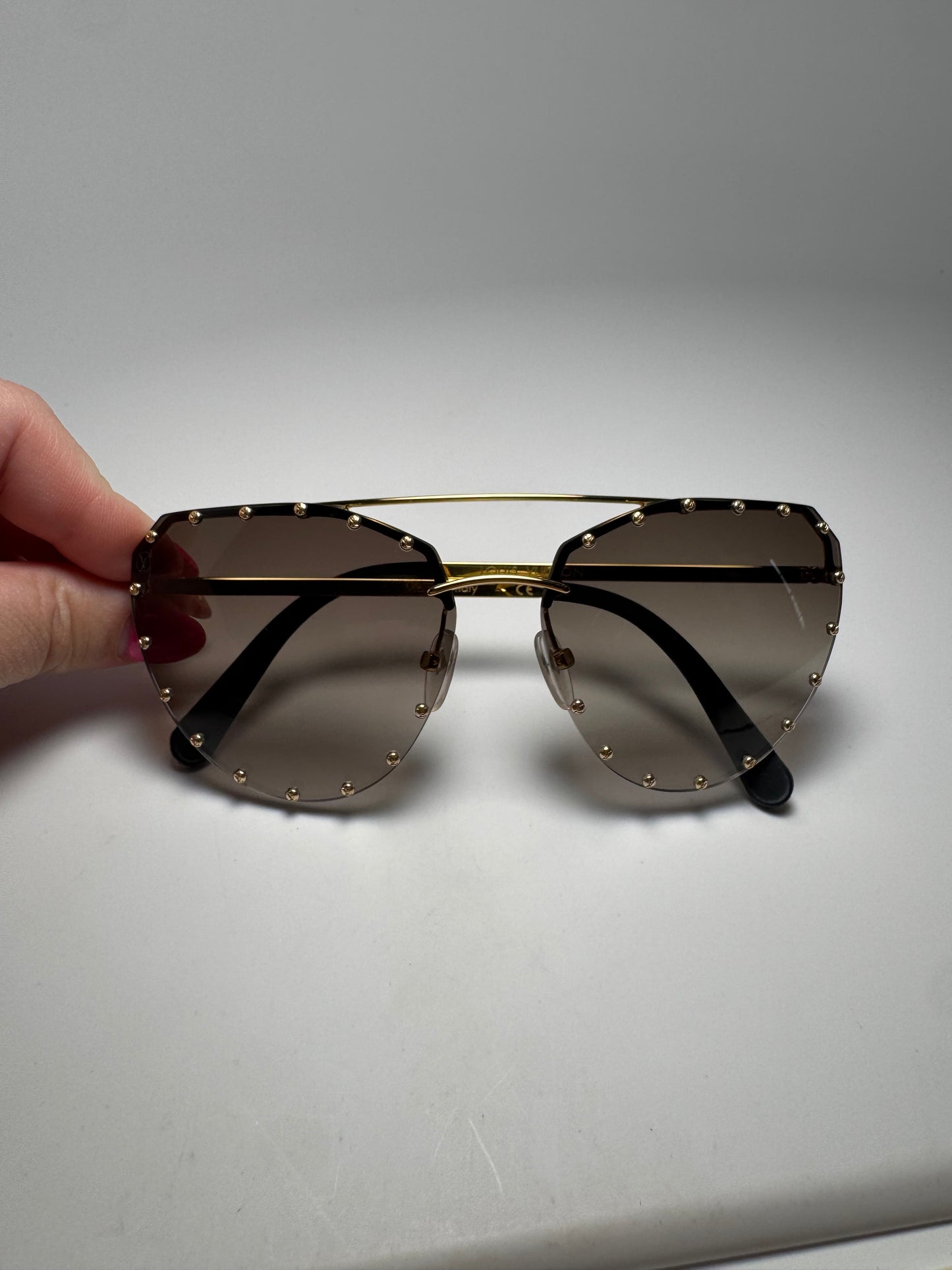 Louis Vuitton The Party Aviator Sunglasses – Gradient Brown with Gold Accents