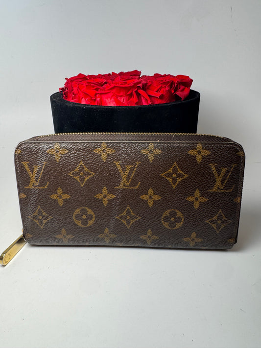 Louis Vuitton Monogram Zippy Wallet