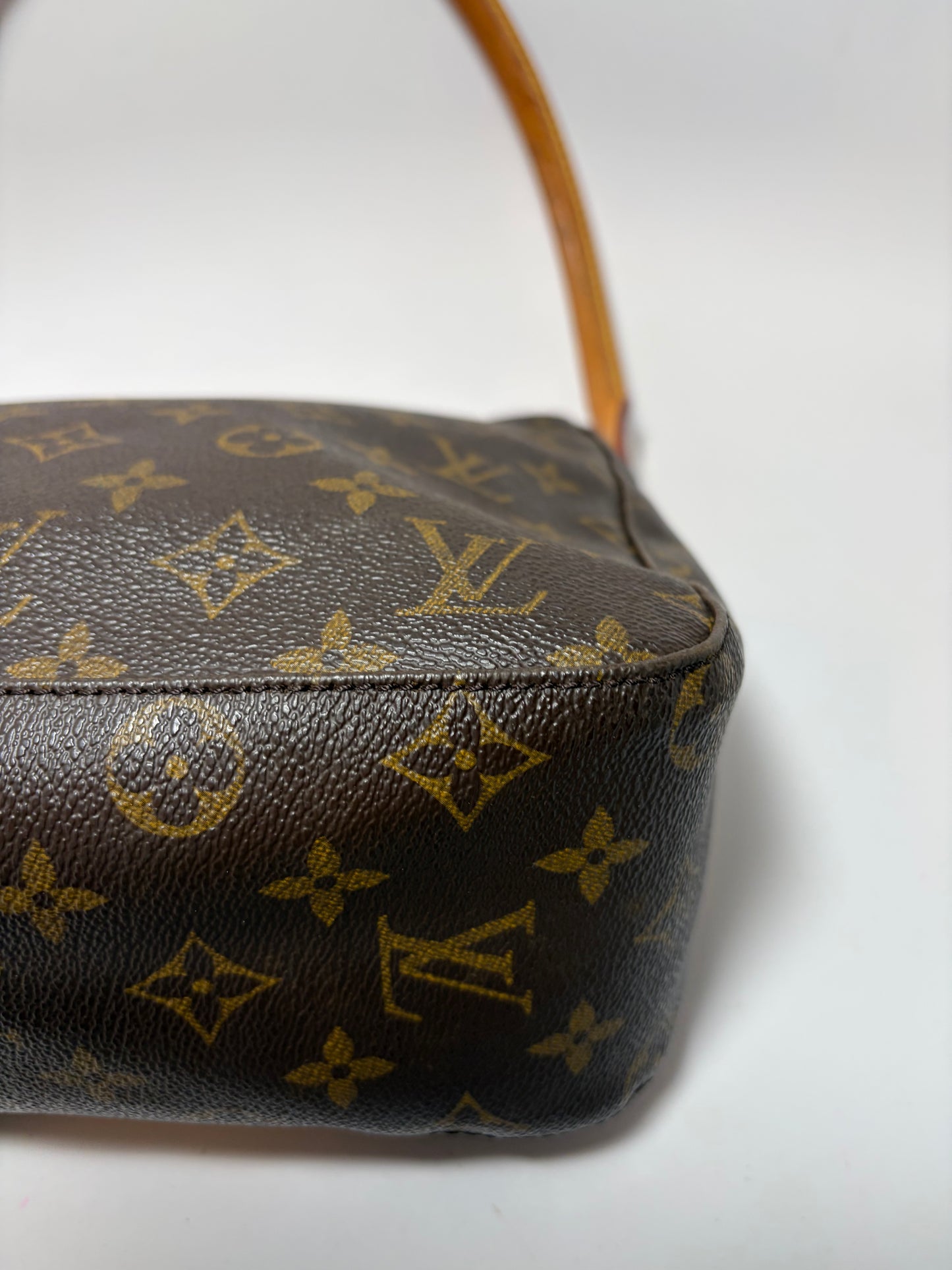 Louis Vuitton Looping MM Monogram Shoulder Bag