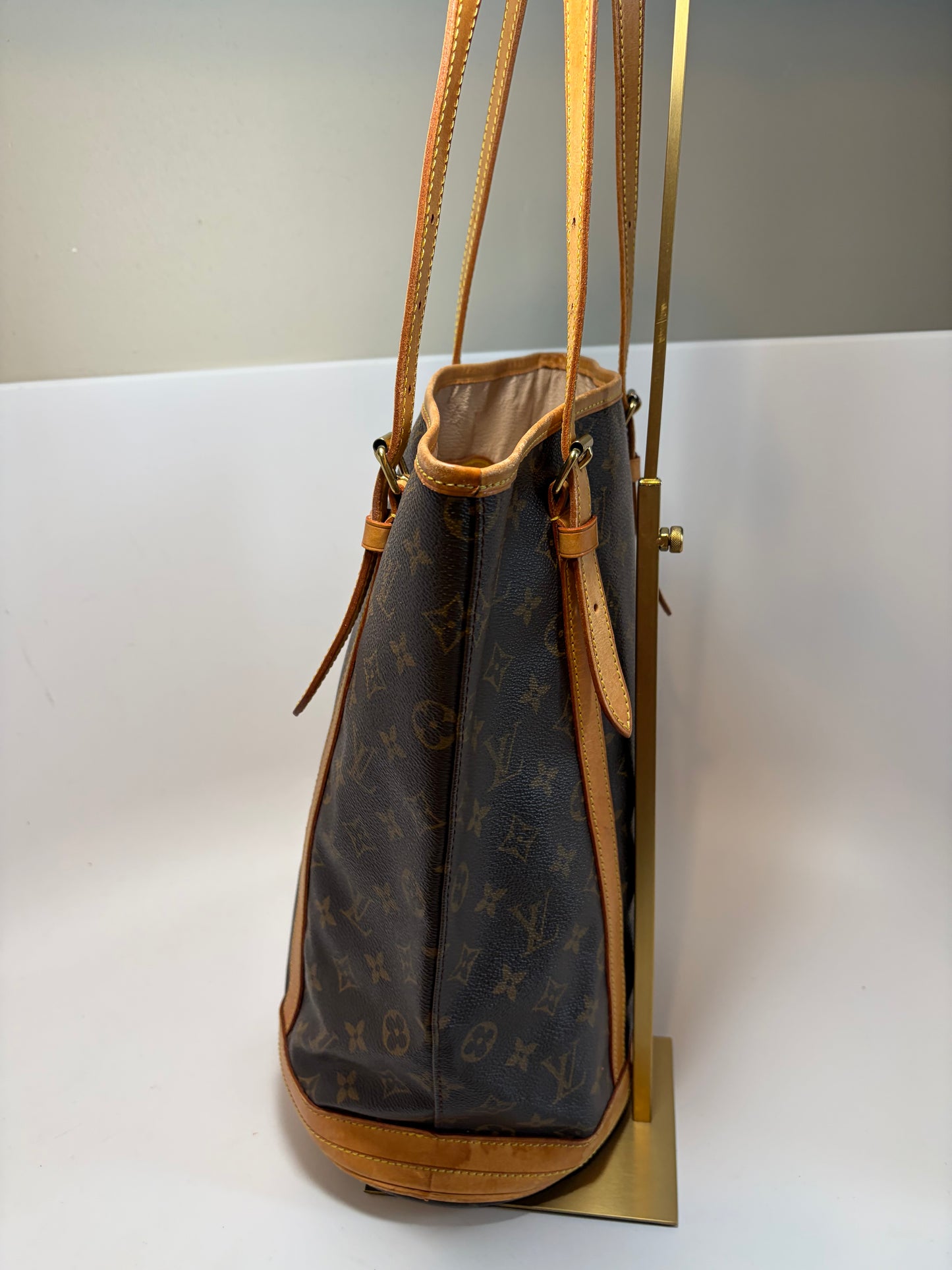 Louis Vuitton Bucket GM Tote Monogram Shoulder Bag
